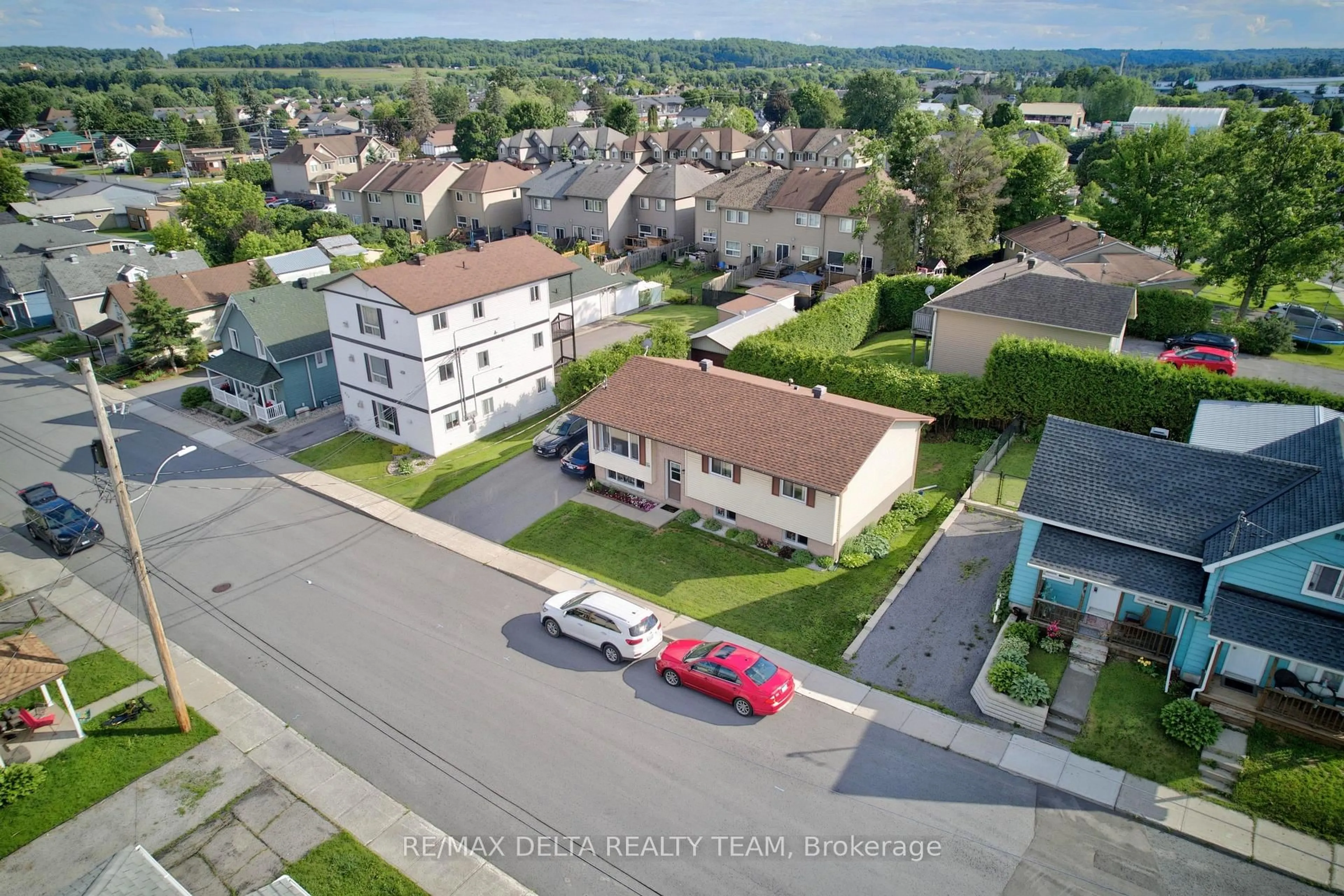 A pic from outside/outdoor area/front of a property/back of a property/a pic from drone, street for 522 St Louis St, Clarence-Rockland Ontario K4K 1B1
