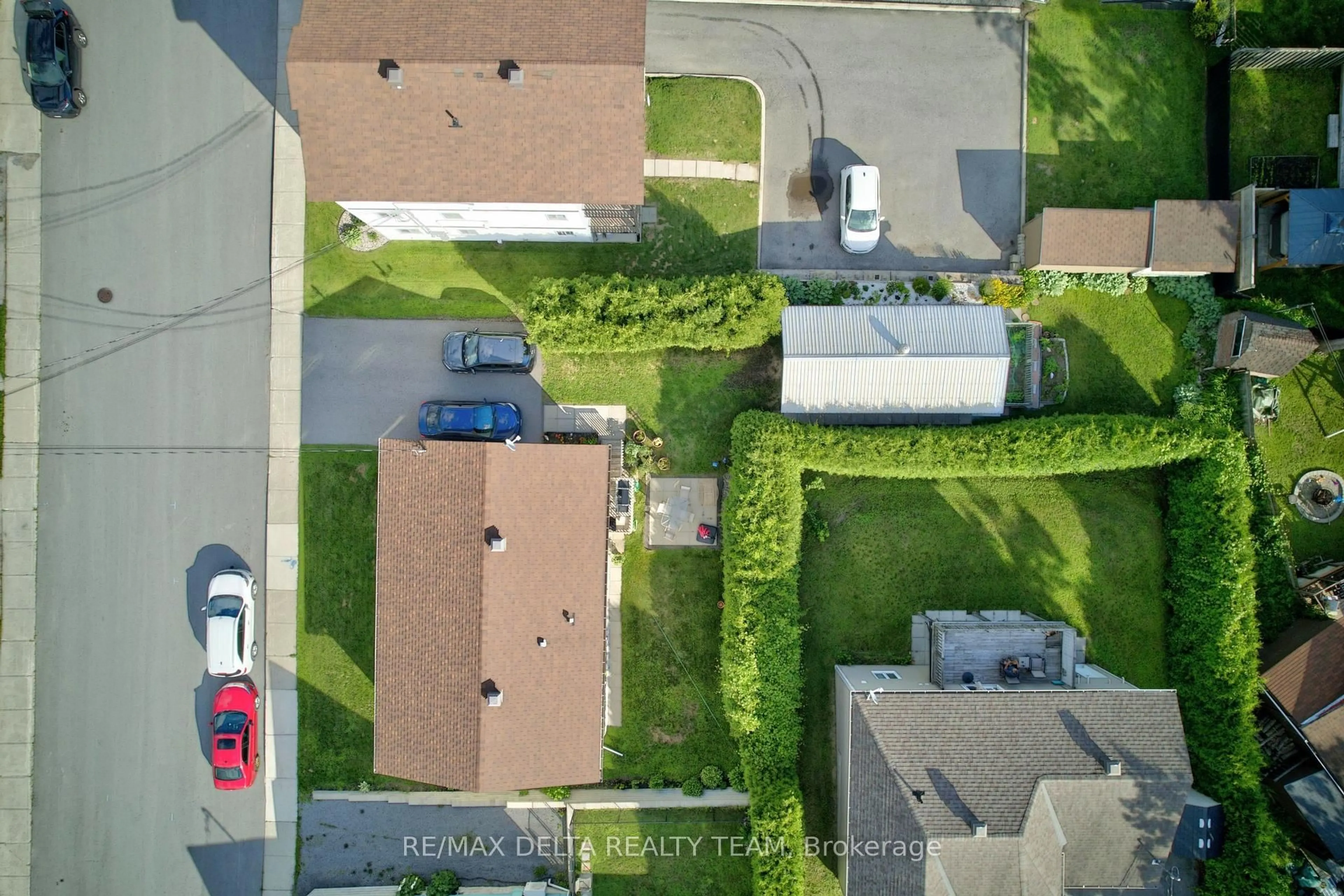 A pic from outside/outdoor area/front of a property/back of a property/a pic from drone, street for 522 St Louis St, Clarence-Rockland Ontario K4K 1B1