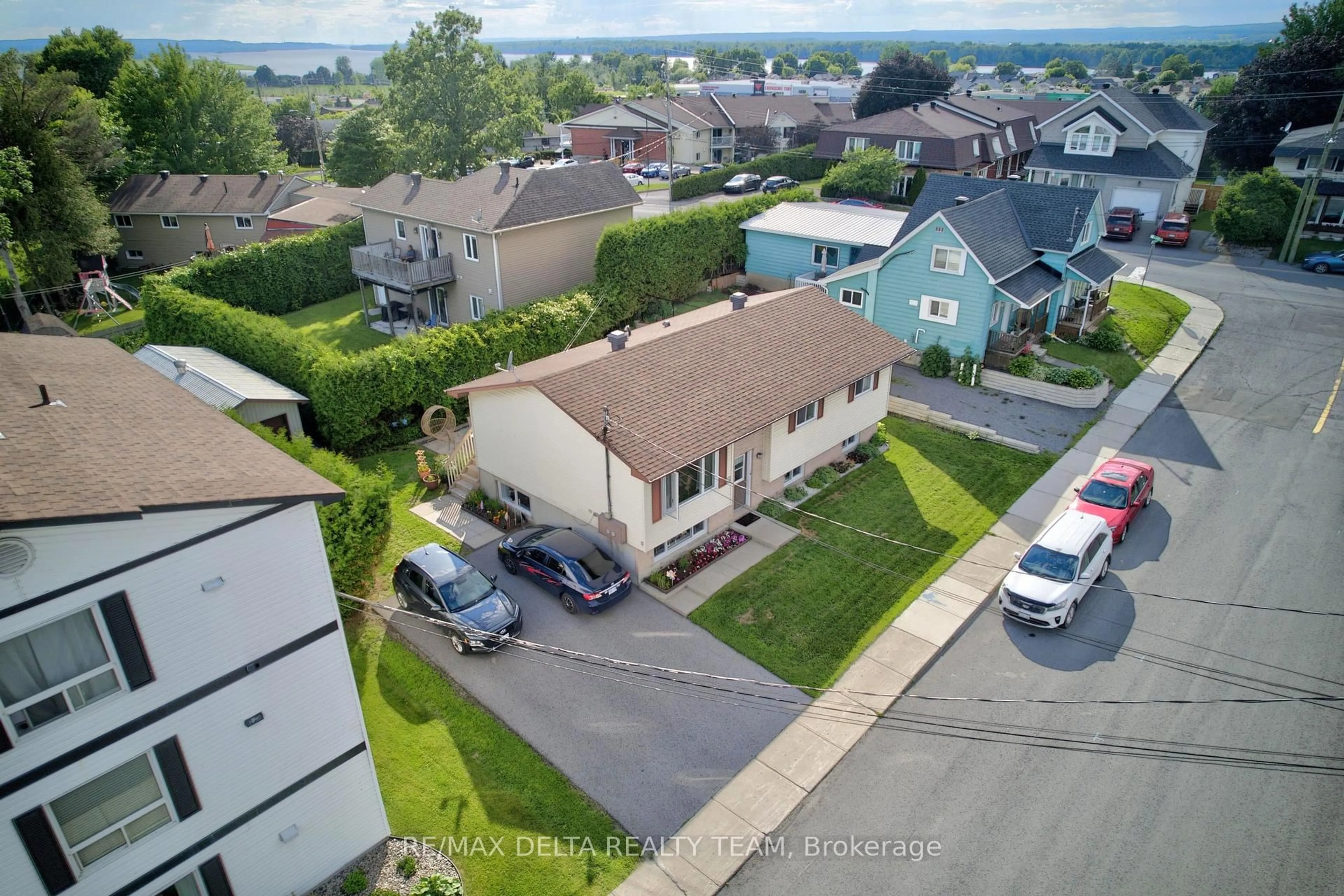 A pic from outside/outdoor area/front of a property/back of a property/a pic from drone, street for 522 St Louis St, Clarence-Rockland Ontario K4K 1B1