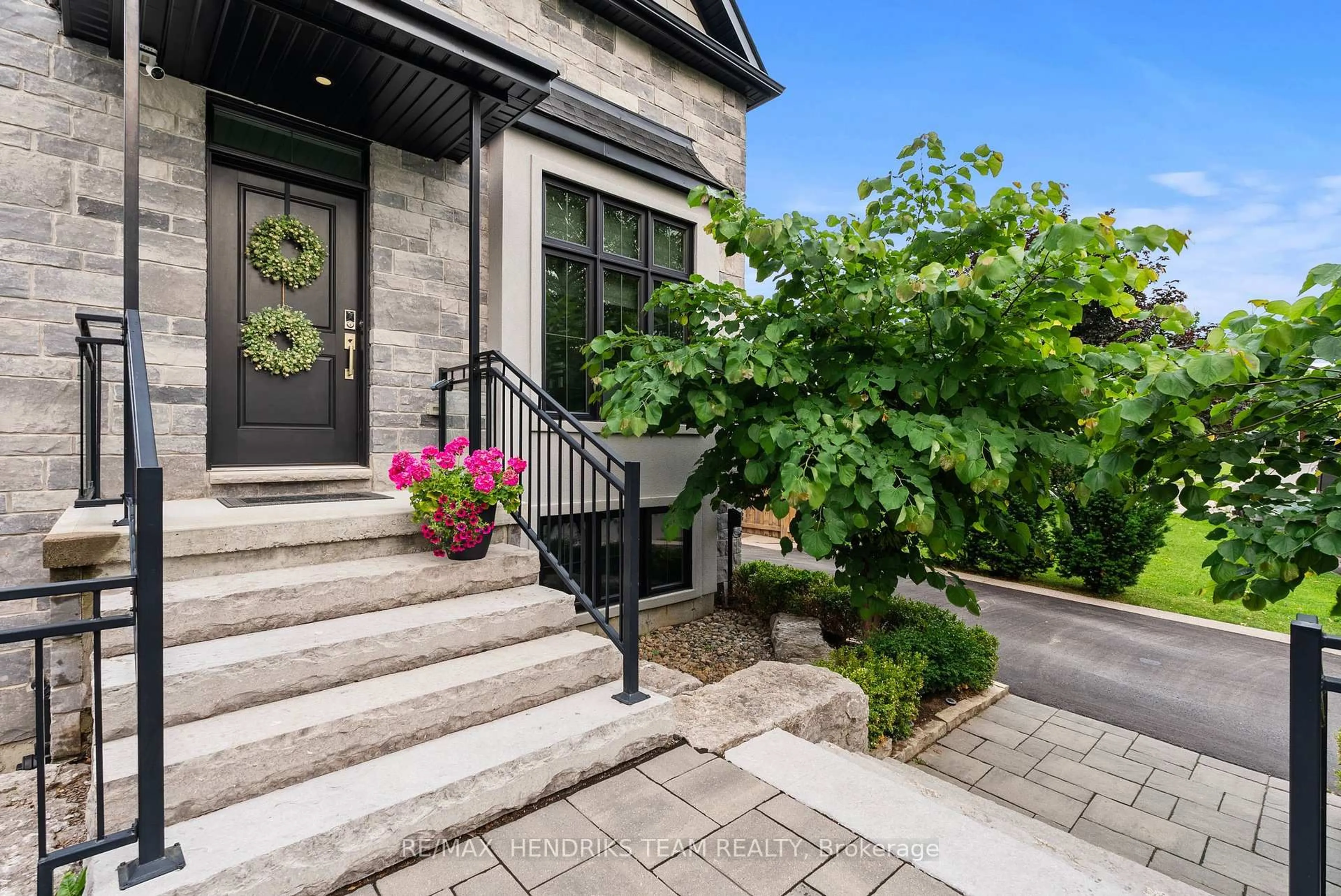 Unknown for 8 Stanmary Dr, St. Catharines Ontario L2N 5T4