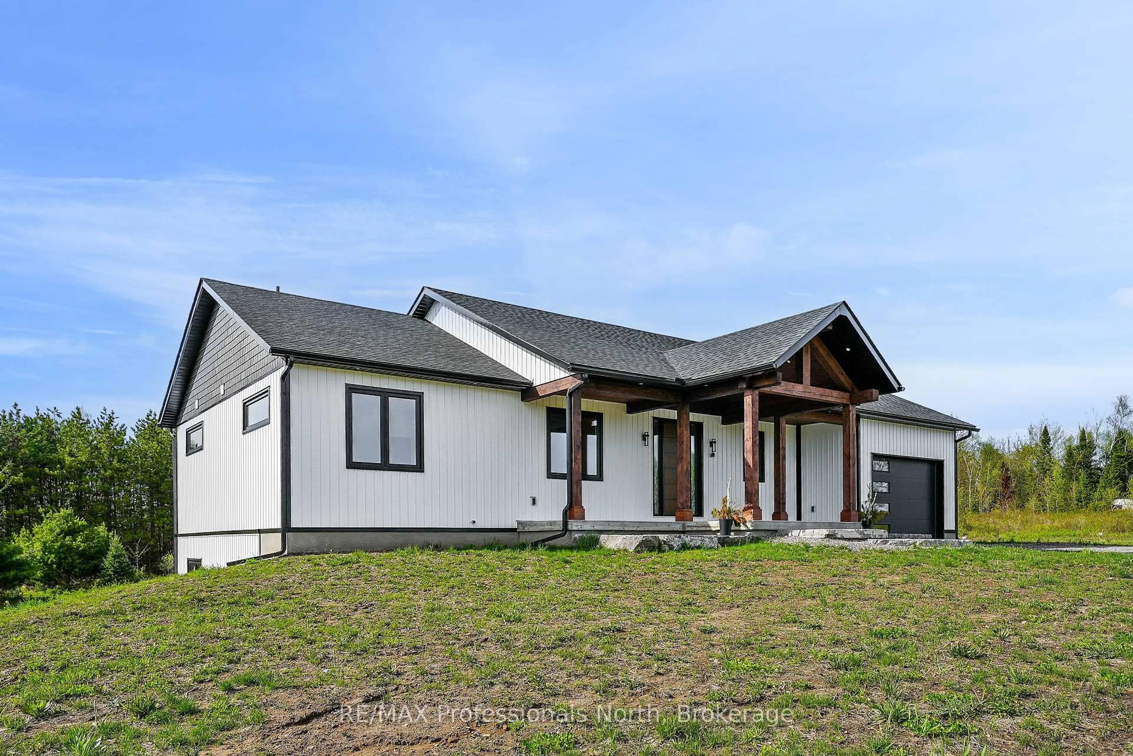 Home with vinyl exterior material, building for 1058 Piper Glen Rd, Minden Hills Ontario K0M 2K0