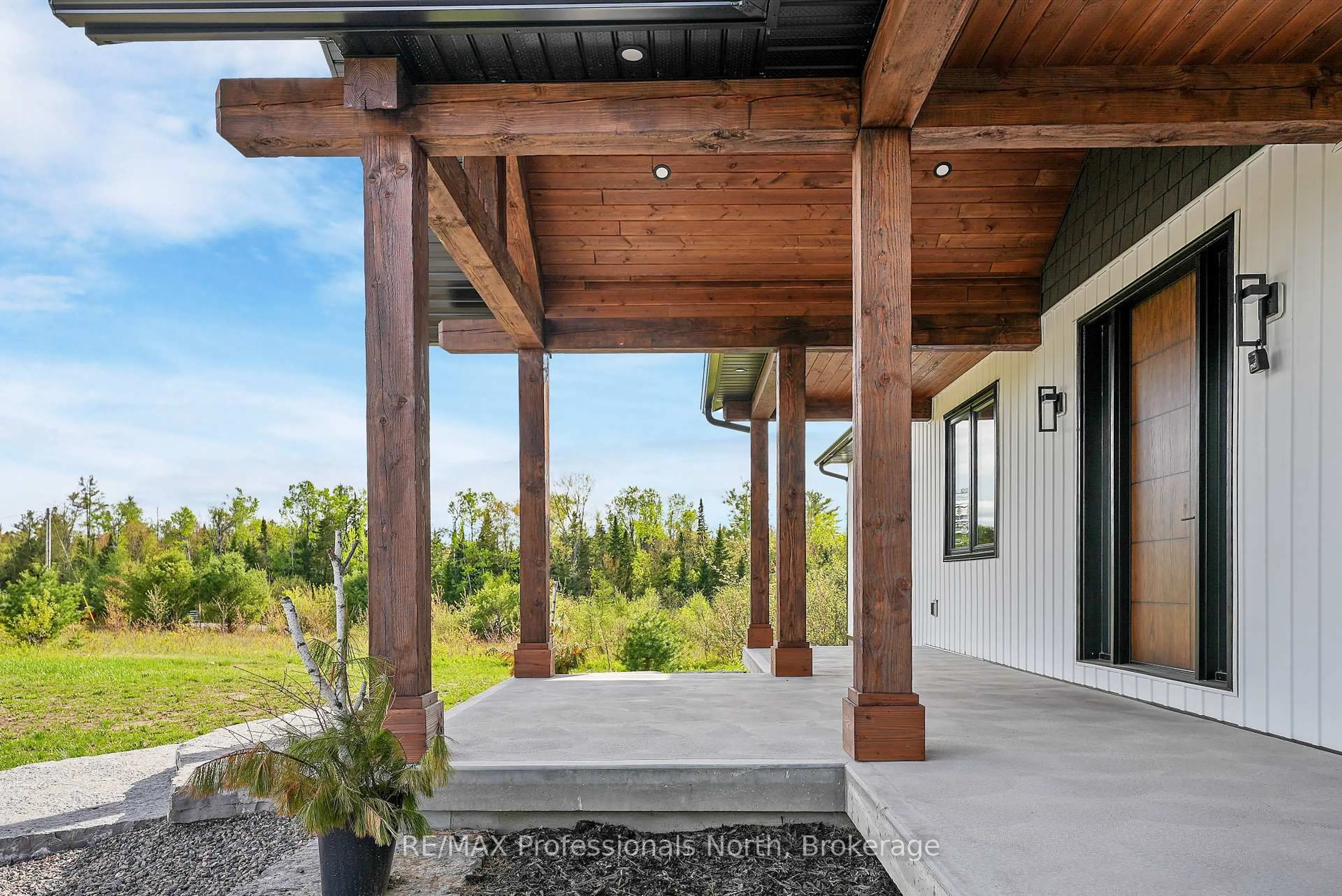 Patio, mountain view for 1058 Piper Glen Rd, Minden Hills Ontario K0M 2K0
