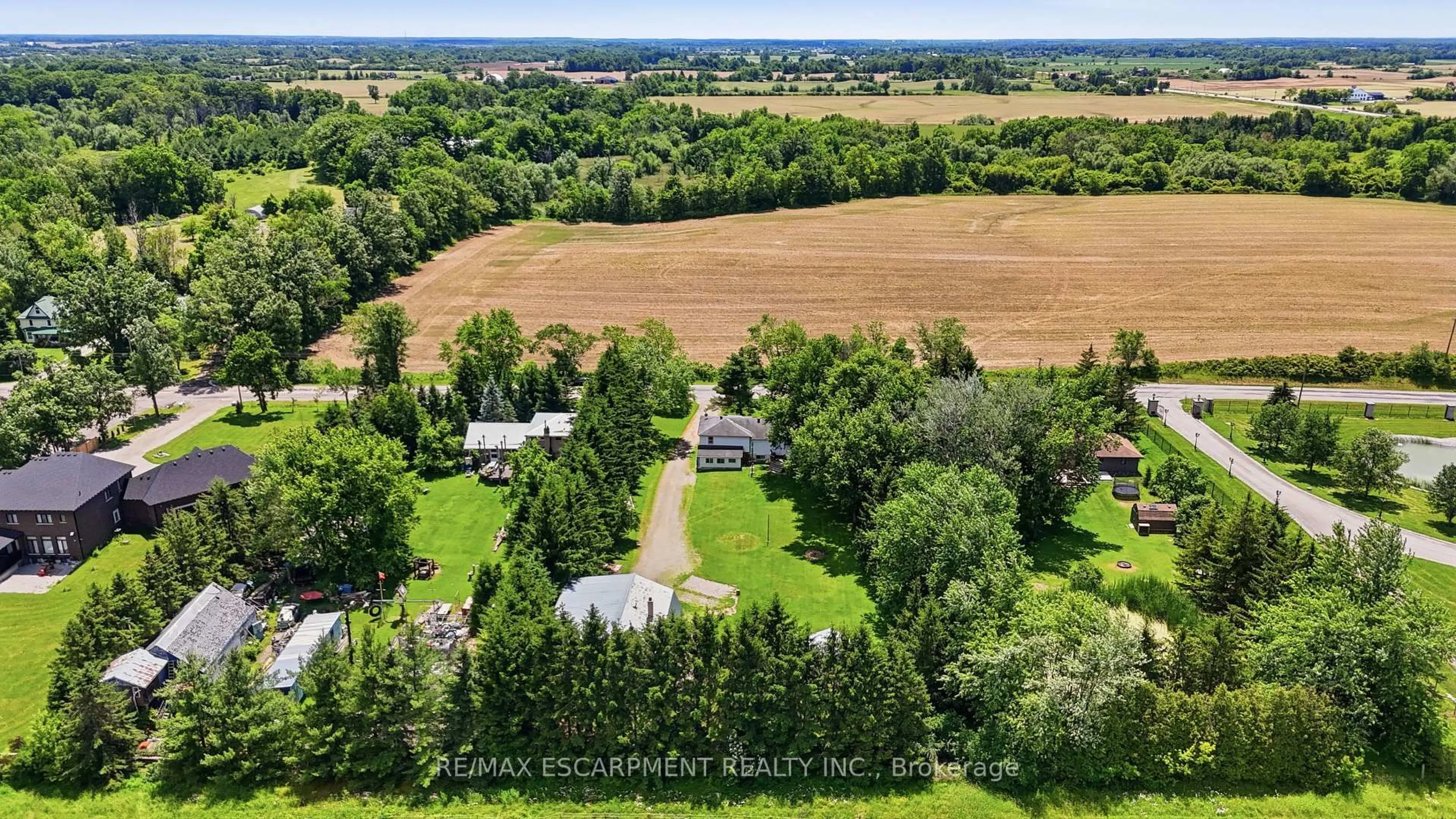 A pic from outside/outdoor area/front of a property/back of a property/a pic from drone, water/lake/river/ocean view for 8404 Chippewa Rd, Hamilton Ontario L0R 1W0