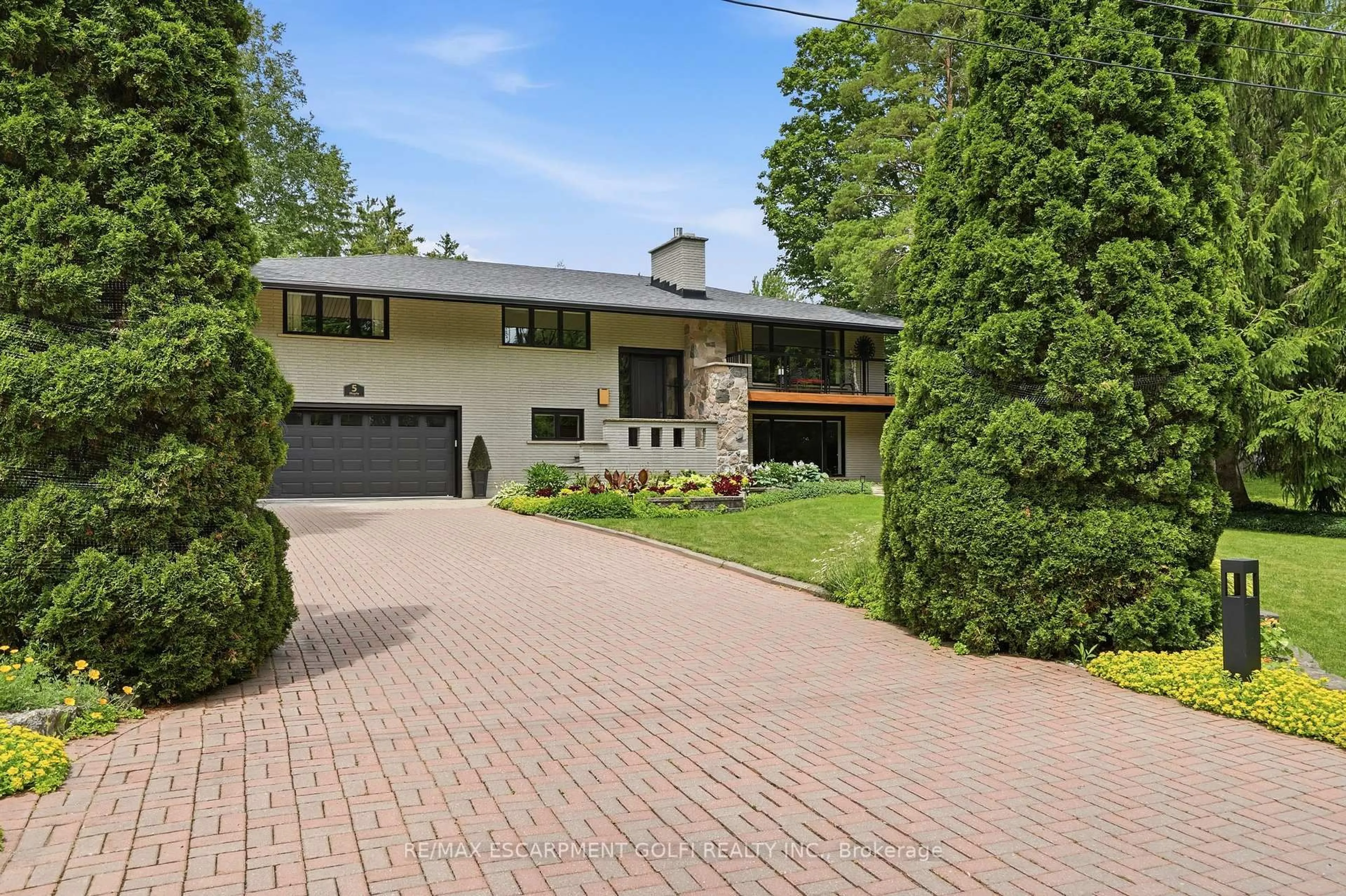 Home with brick exterior material, street for 5 MAPLE Ave, Hamilton Ontario L9H 4W3
