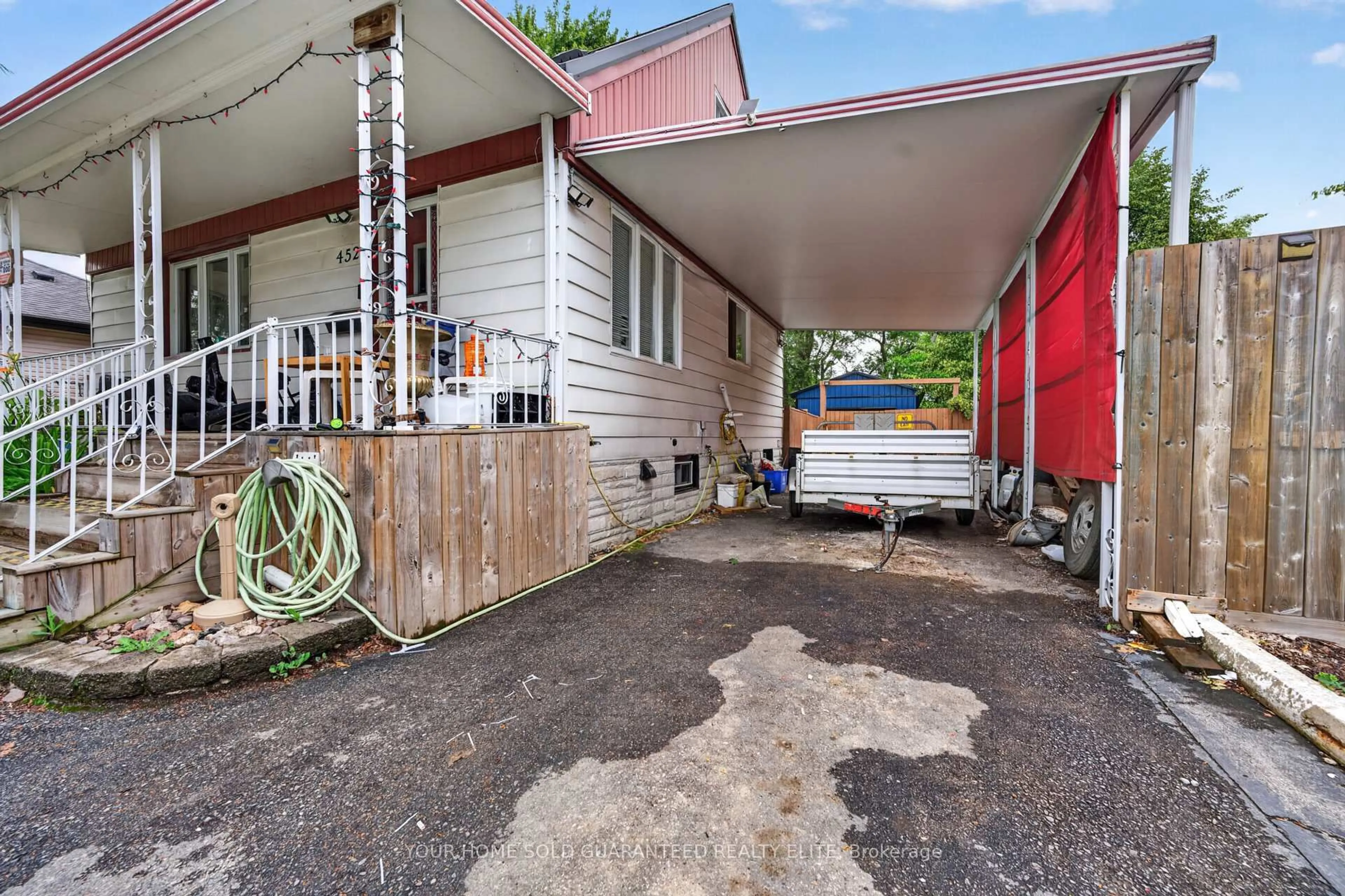 Unknown for 452 East 38th St, Hamilton Ontario L8V 4G8