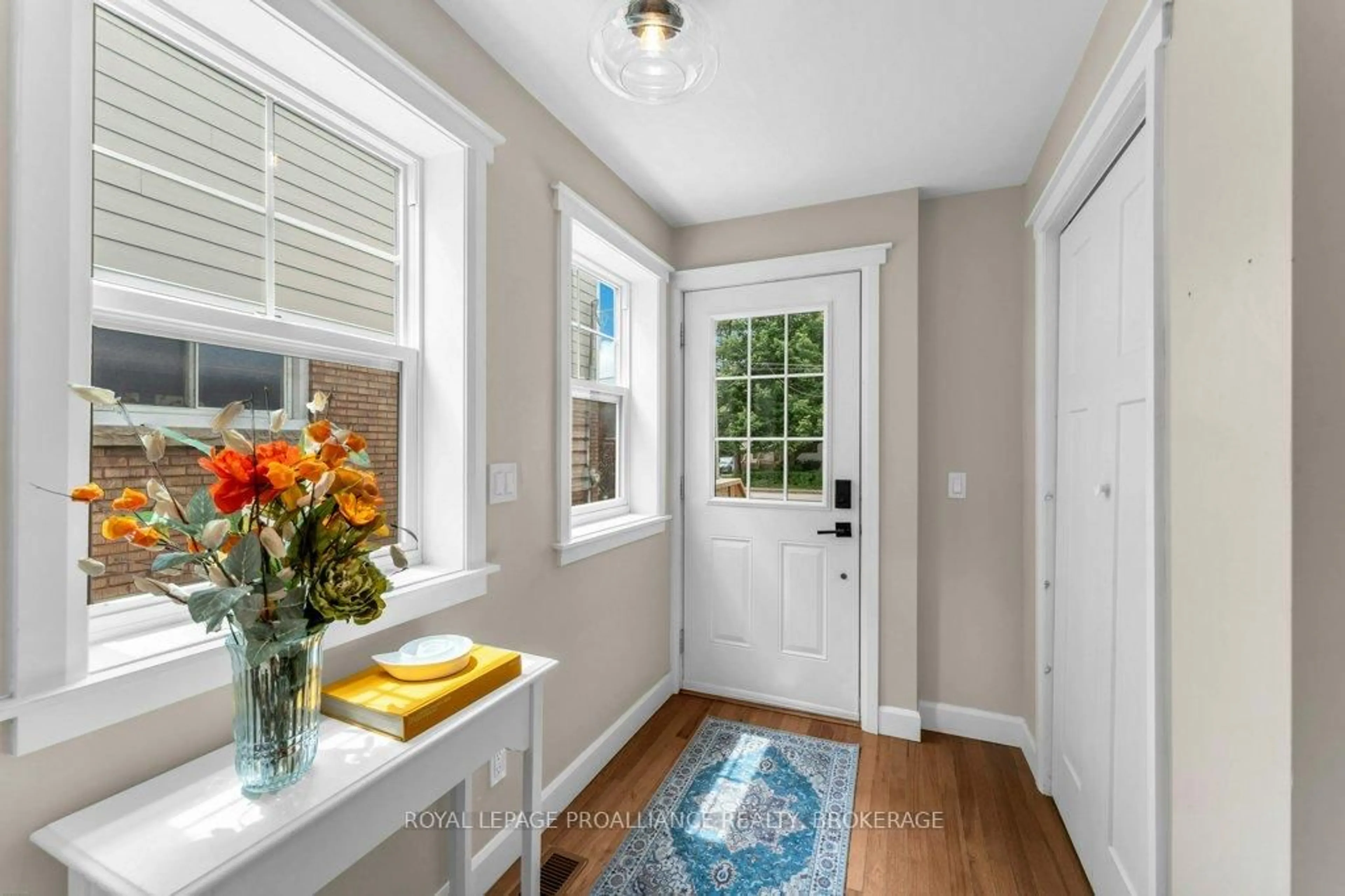 Indoor entryway for 57 Helen St, Kingston Ontario K7L 4P2