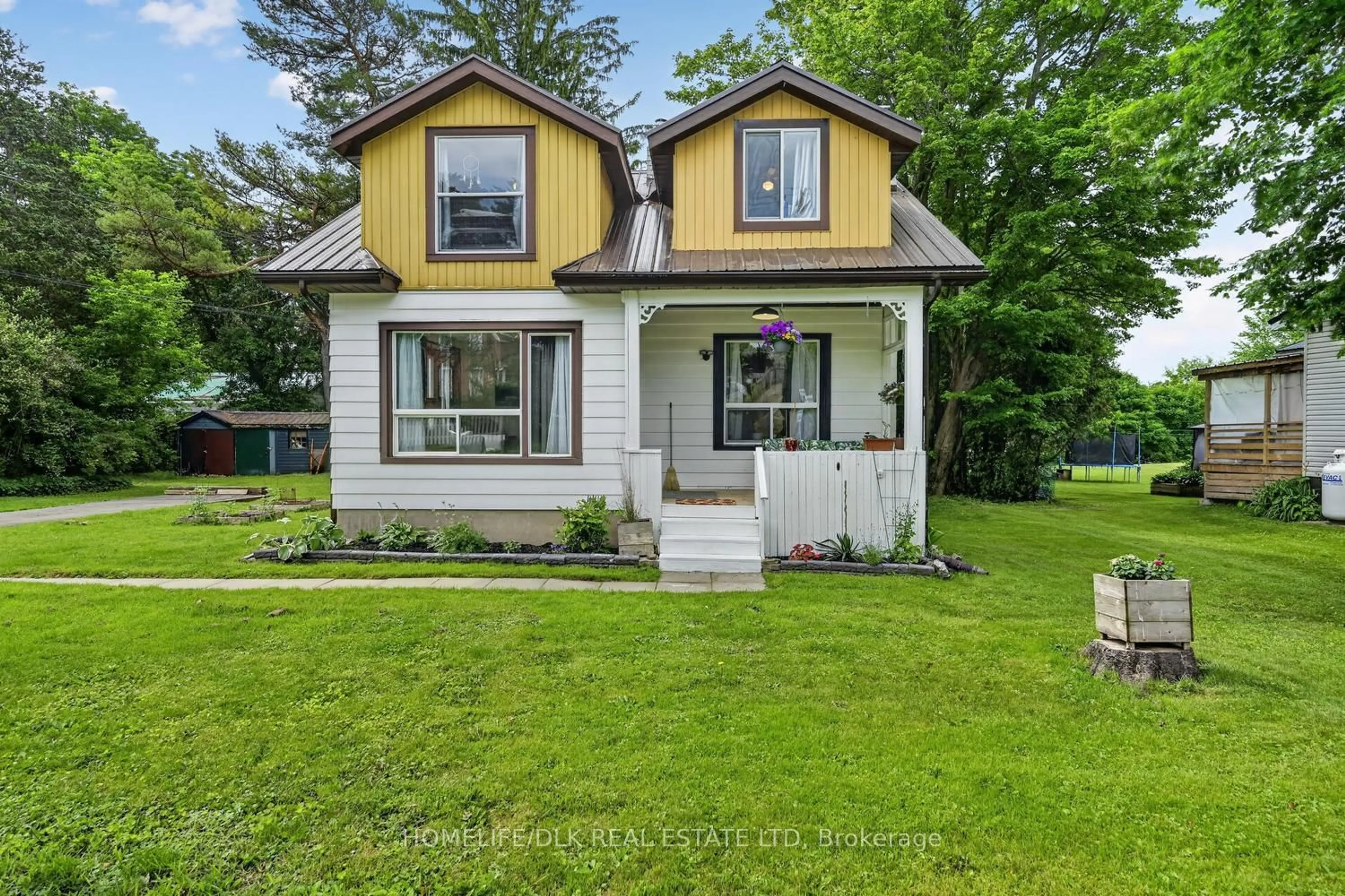 Home with vinyl exterior material, street for 34 Quabbin Rd, Front of Yonge Ontario K0E 1R0
