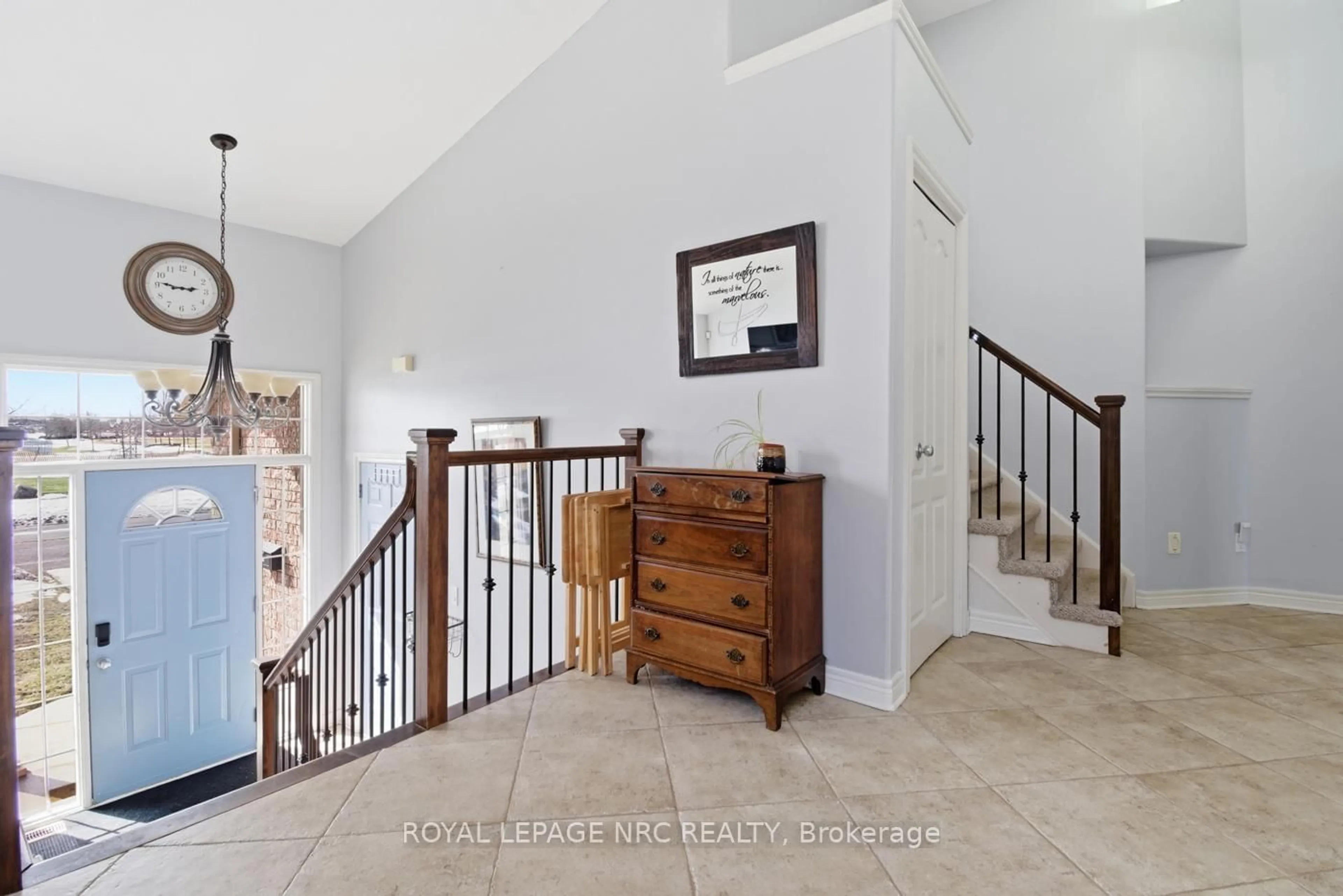 Indoor entryway for 4001 WEINBRENNER Rd, Niagara Falls Ontario L2G 7X9