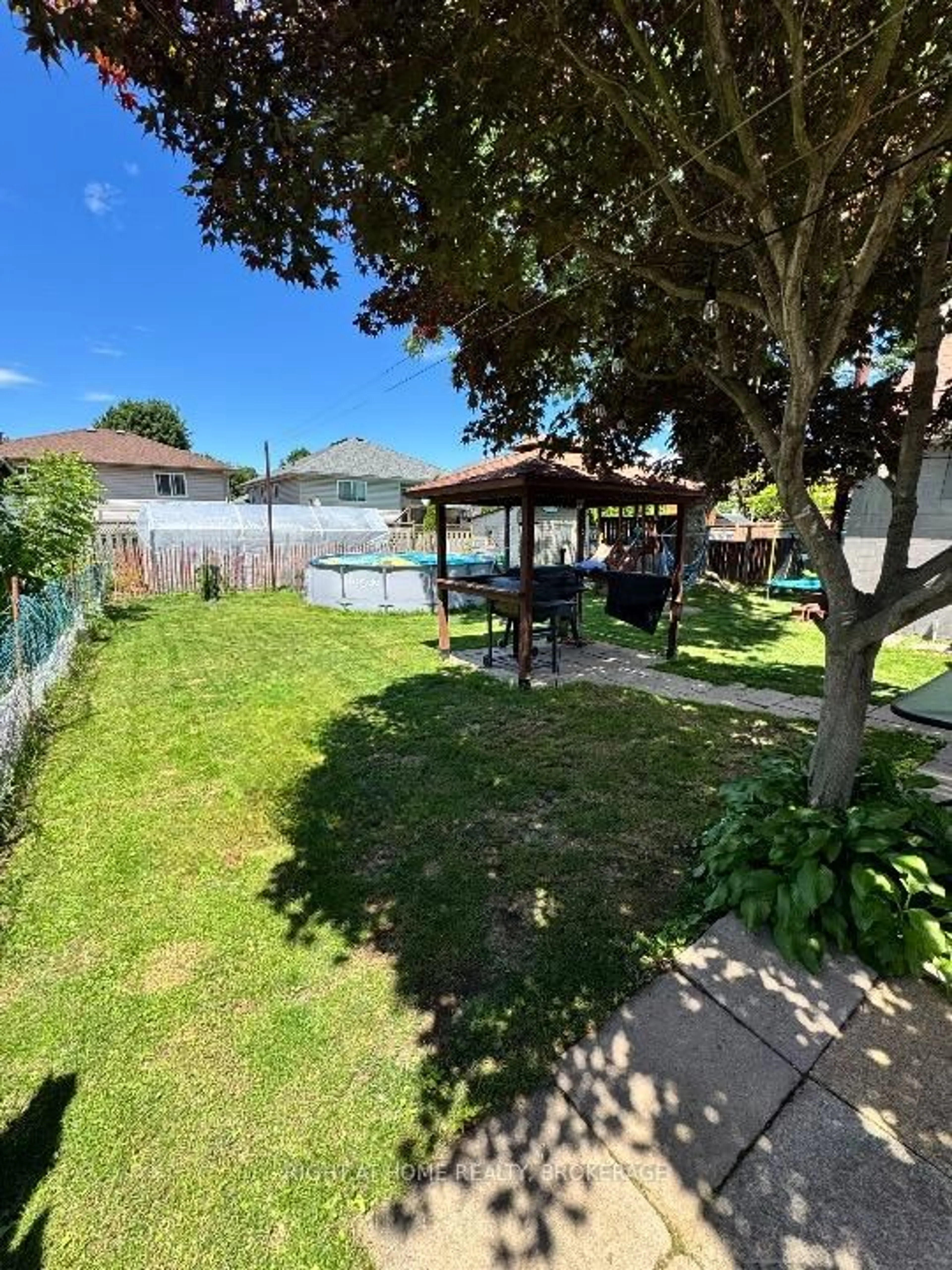 Patio, water/lake/river/ocean view for 6481 Bellevue St, Niagara Falls Ontario L2E 1Y9