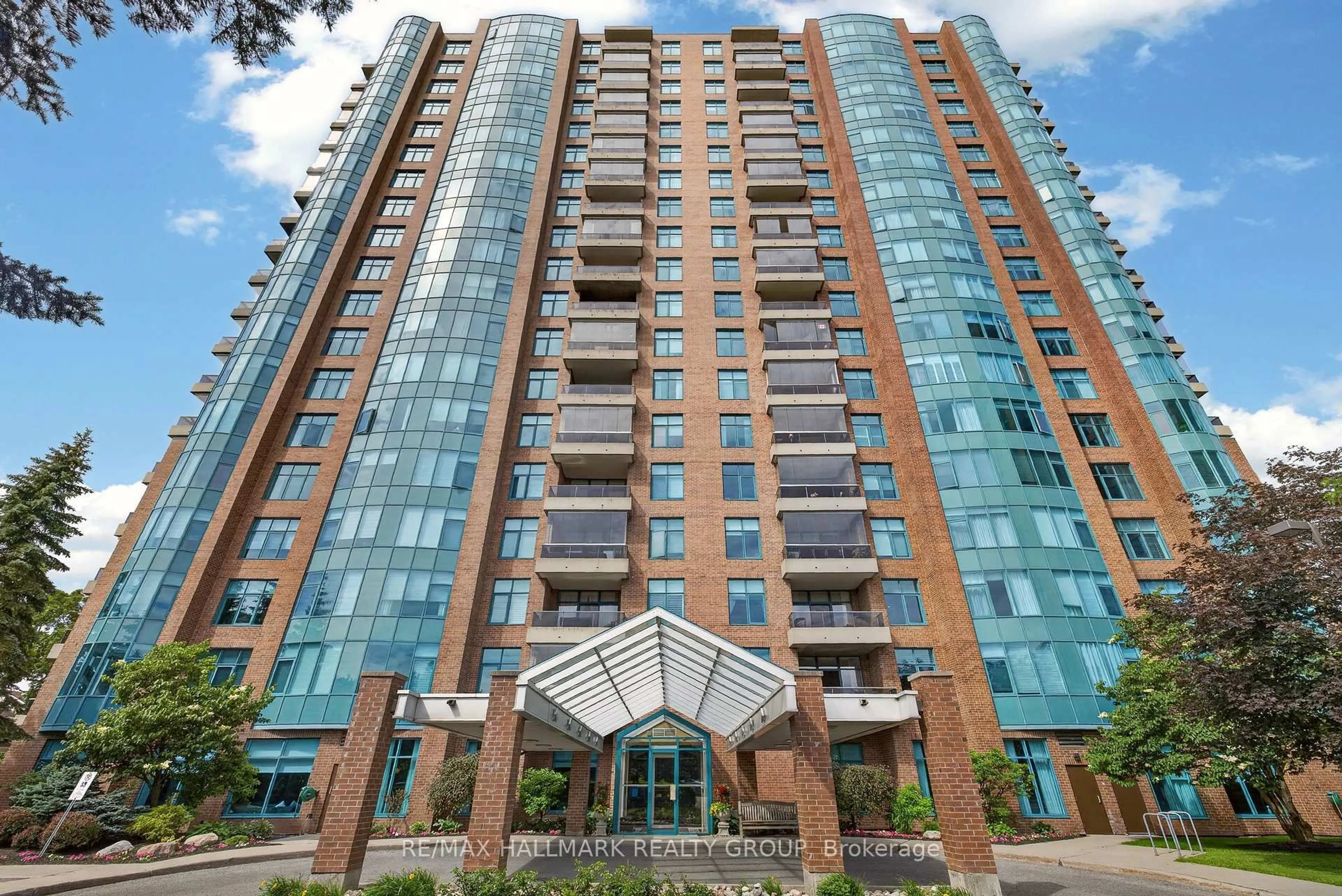 Indoor foyer for 3590 Rivergate Way #803, Ottawa Ontario K1V 1V6