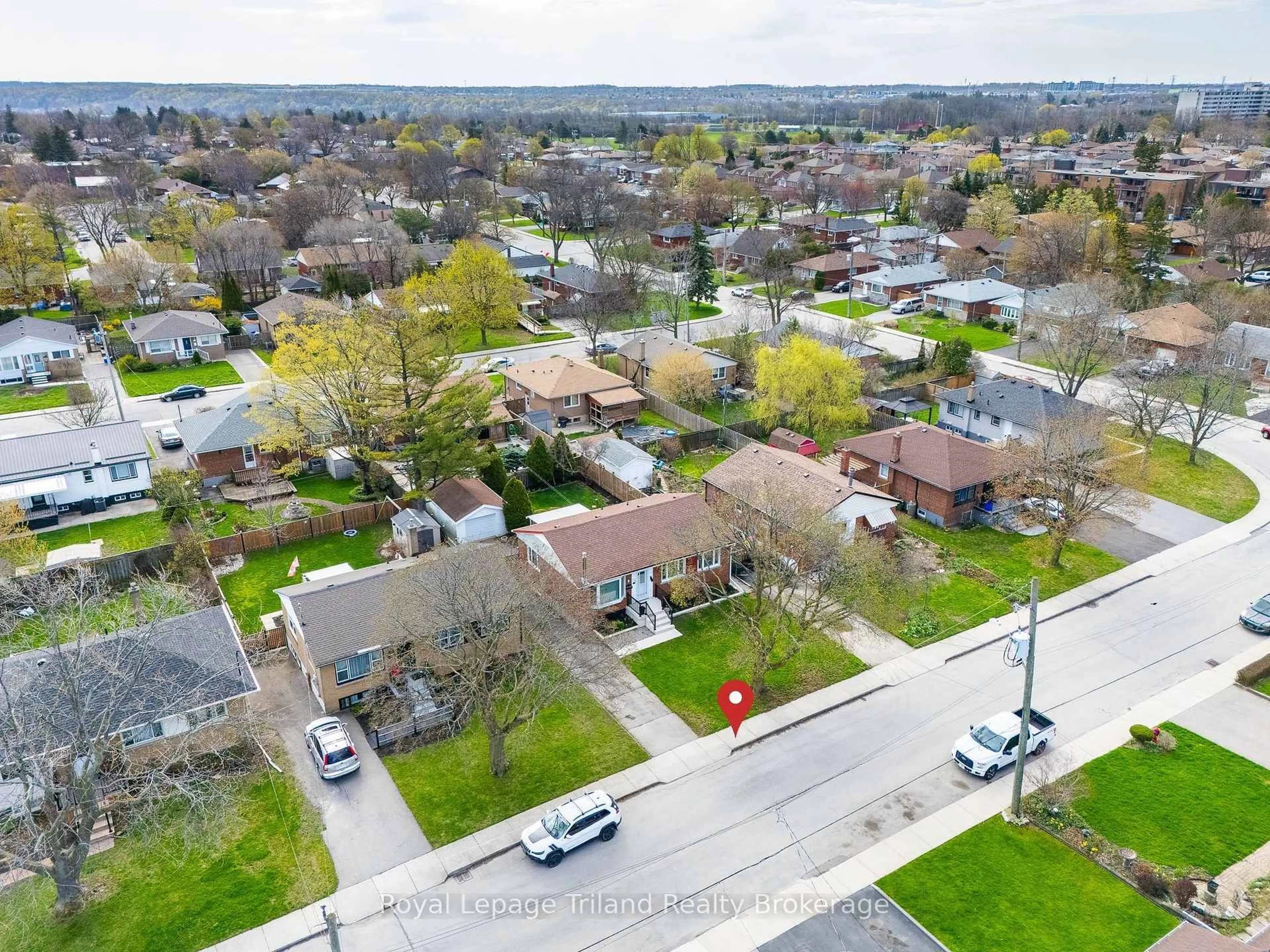 A pic from outside/outdoor area/front of a property/back of a property/a pic from drone, street for 91 Wise Cres, Hamilton Ontario L8T 2L7