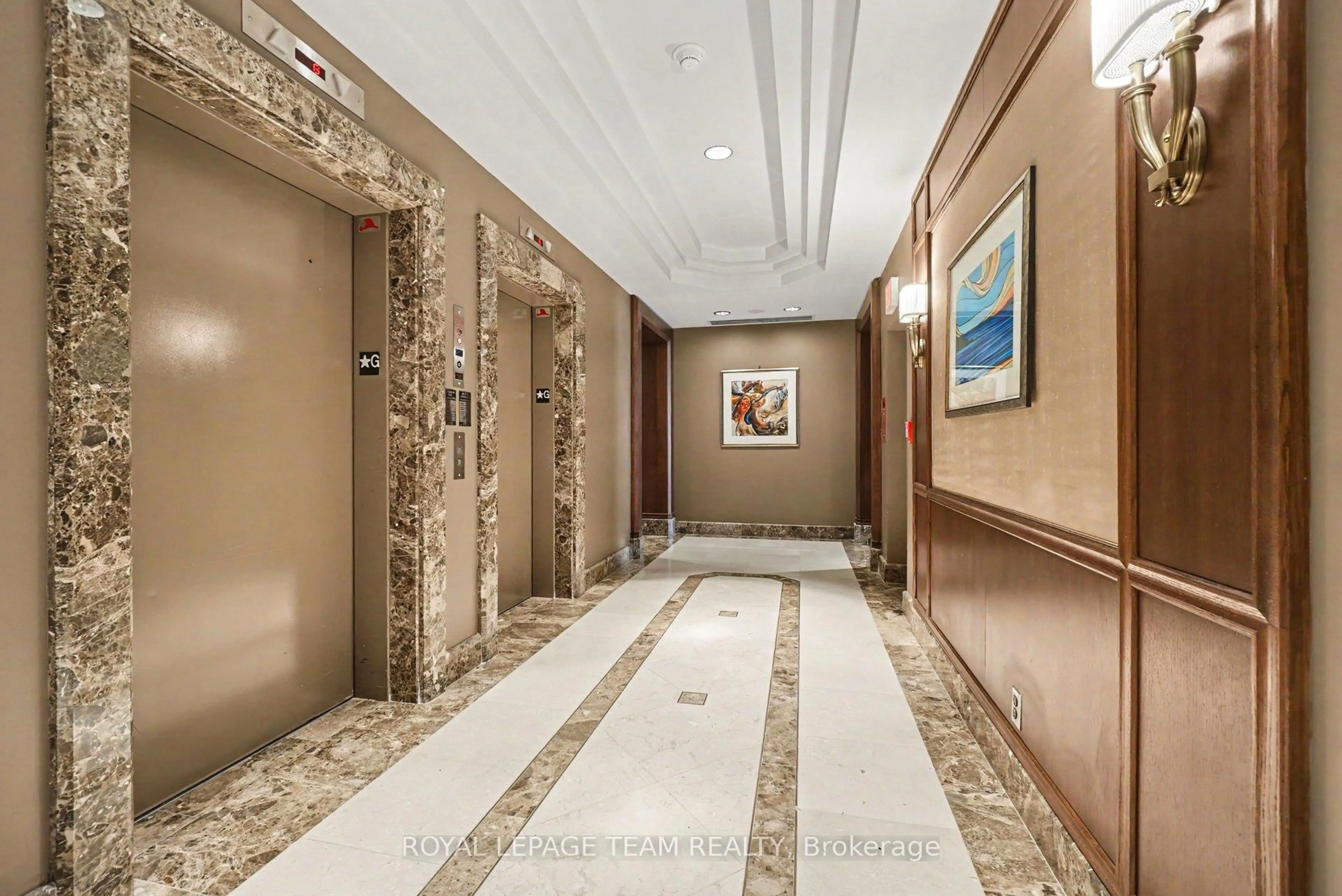 Indoor foyer for 3580 Rivergate Way #1506, Ottawa Ontario K1V 1V5