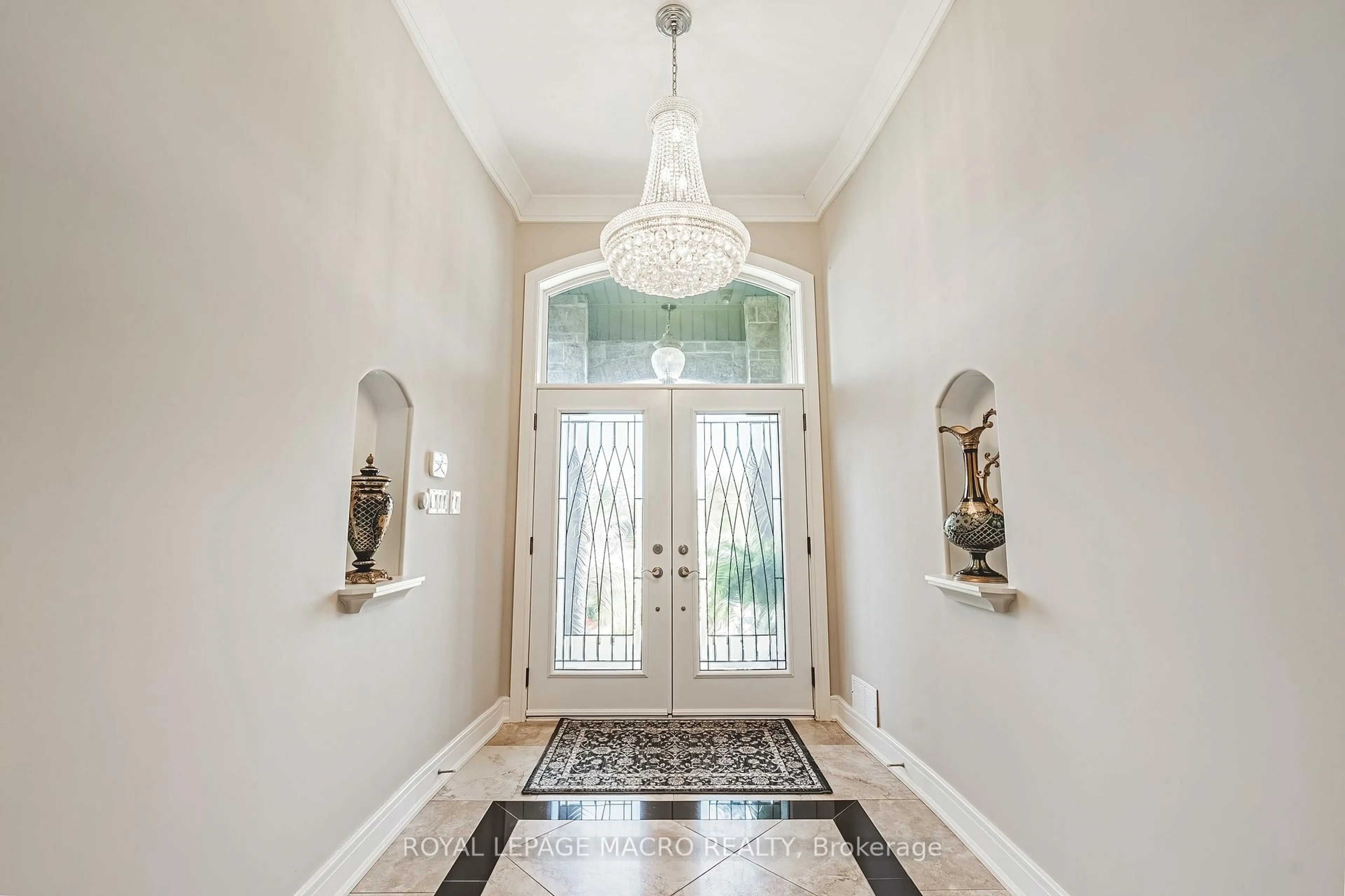 Indoor entryway for 1214 #8 Highway, Hamilton Ontario L8E 5K2