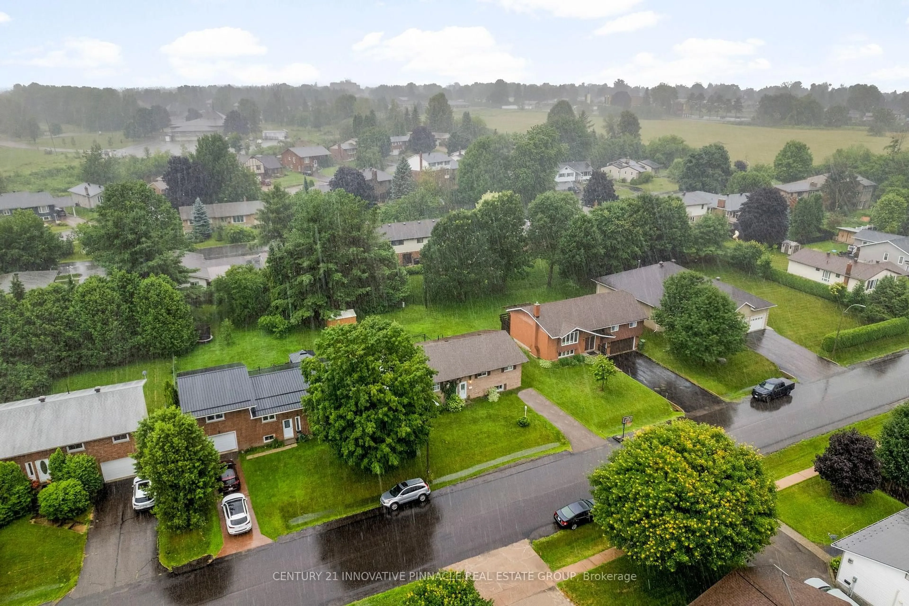 A pic from outside/outdoor area/front of a property/back of a property/a pic from drone, unknown for 594 Herbert St, Pembroke Ontario K8A 8E9