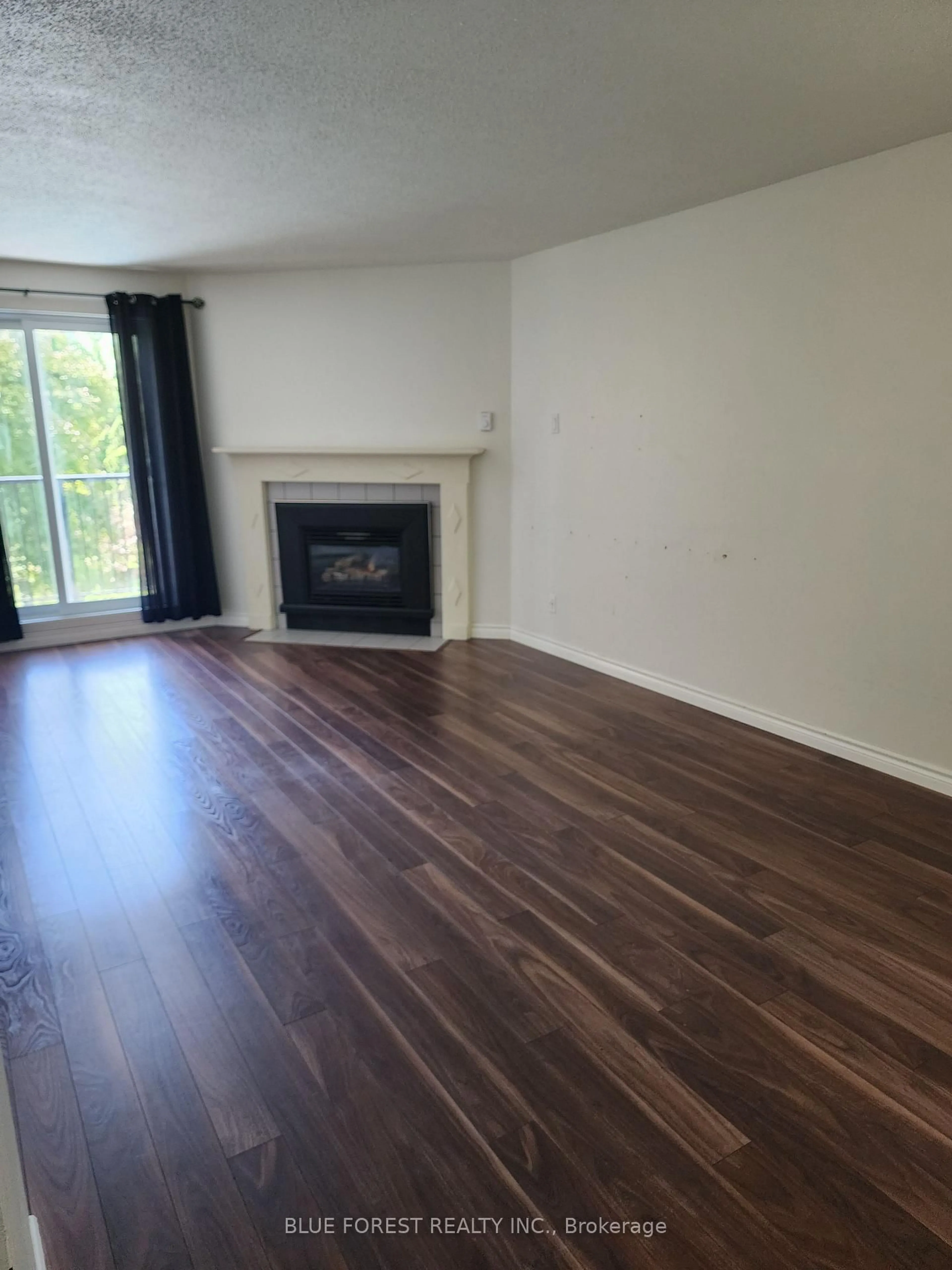A pic of a room for 727 Deveron Cres #210, London South Ontario N5Z 4X4