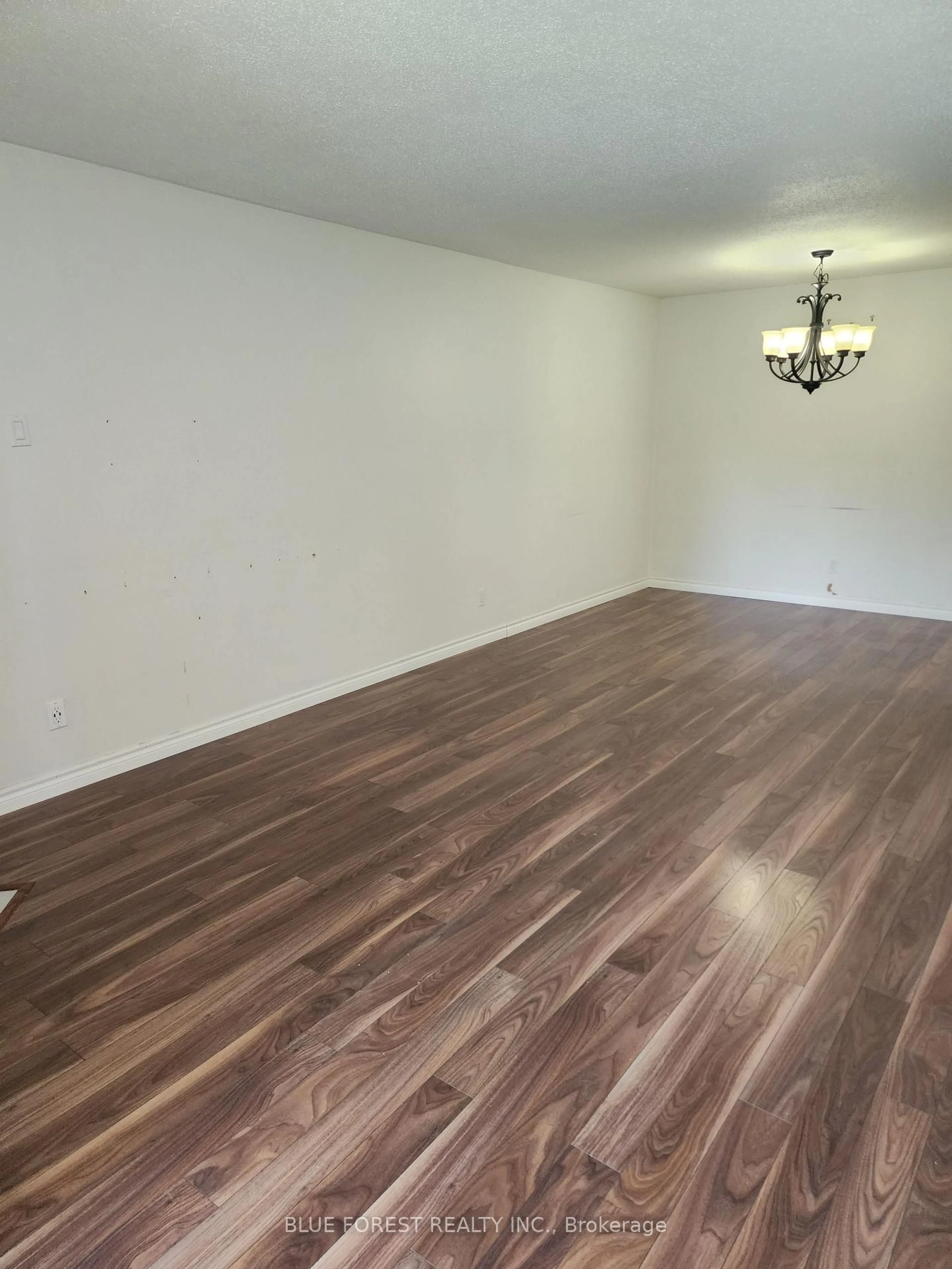 A pic of a room for 727 Deveron Cres #210, London South Ontario N5Z 4X4