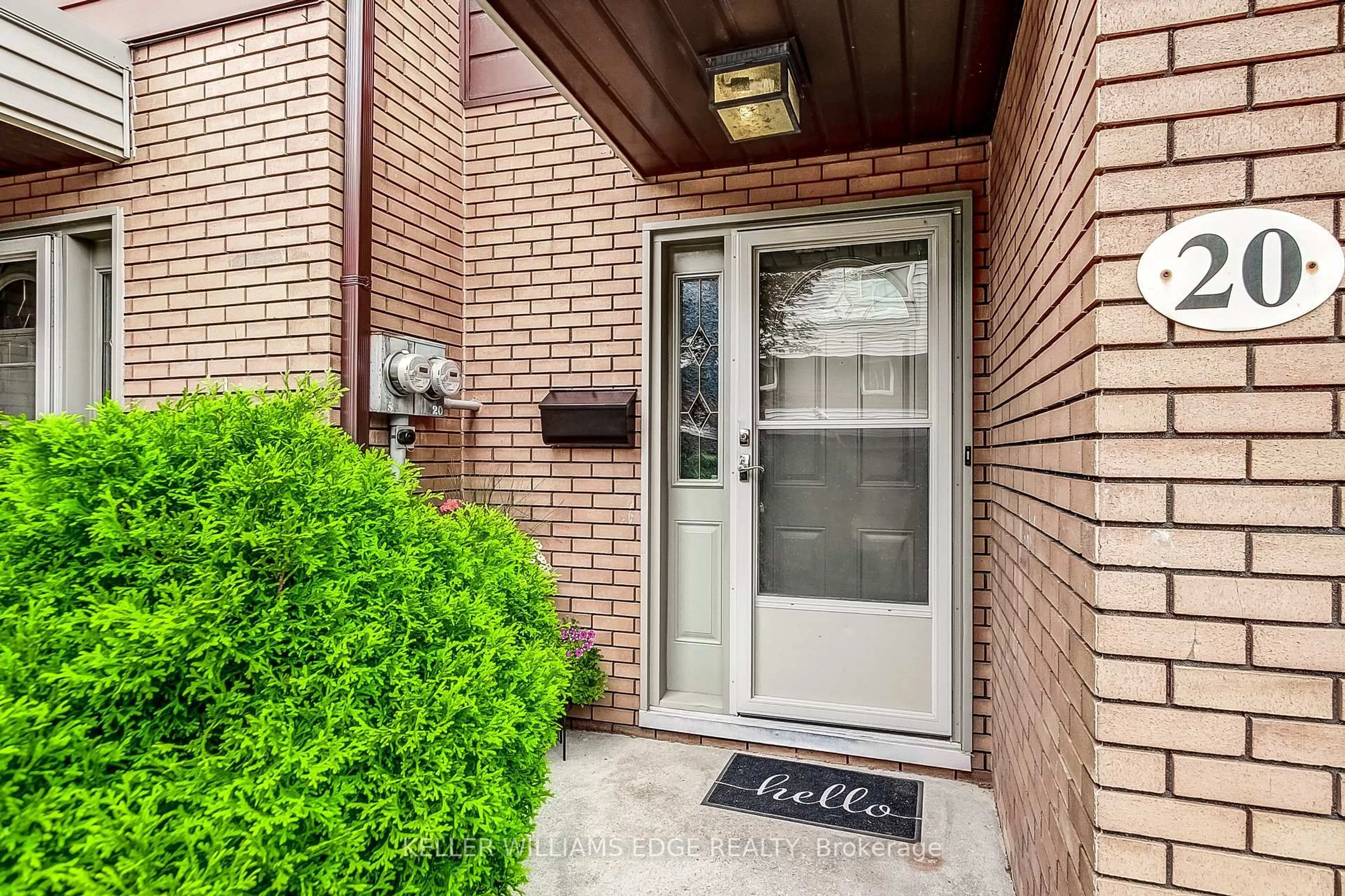 Indoor entryway for 23 Watson's Lane #20, Hamilton Ontario L9H 5G9