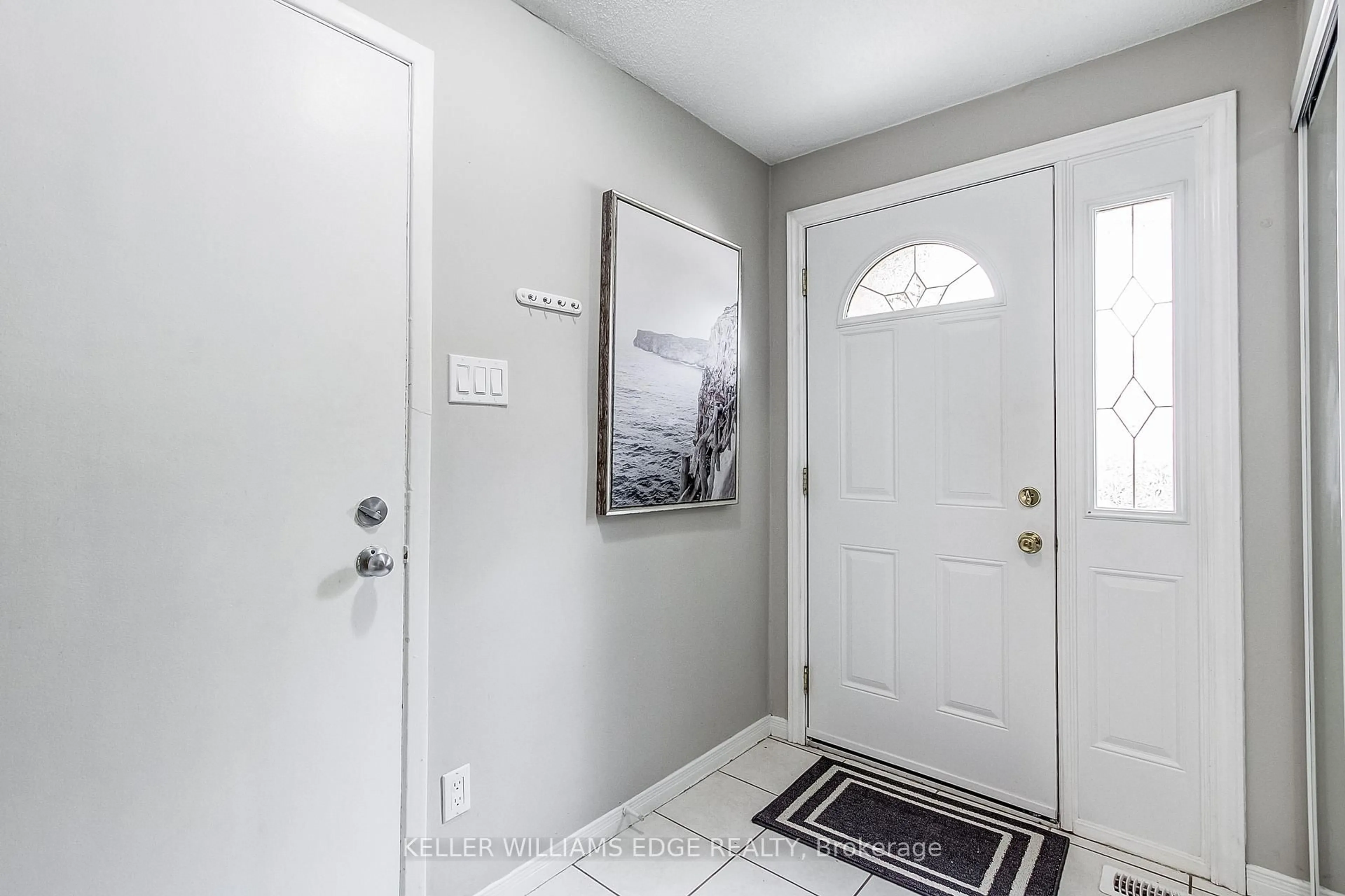 Indoor entryway for 23 Watson's Lane #20, Hamilton Ontario L9H 5G9