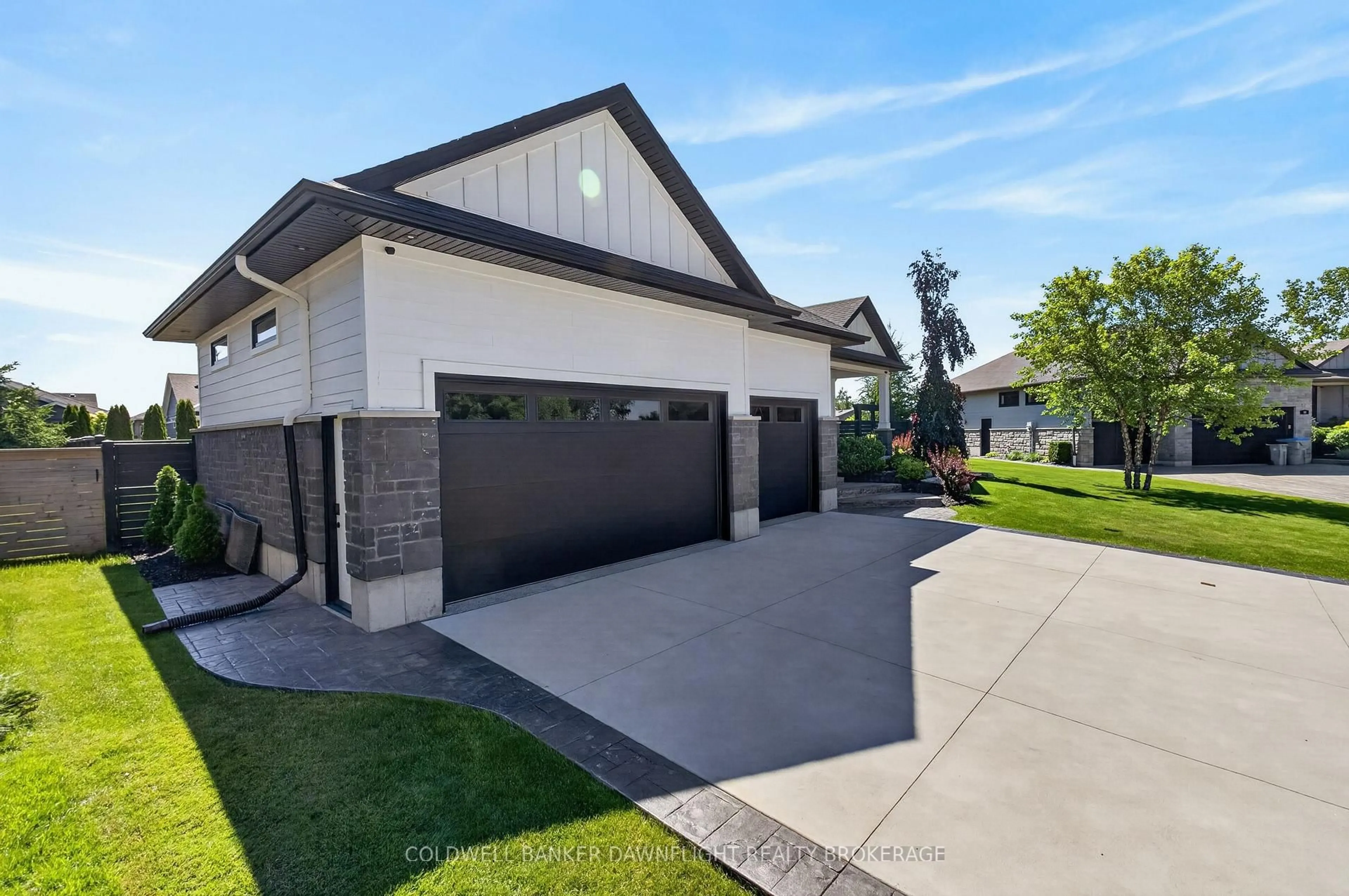 Home with vinyl exterior material, street for 36 Erin Pl, Lambton Shores Ontario N0M 1T0