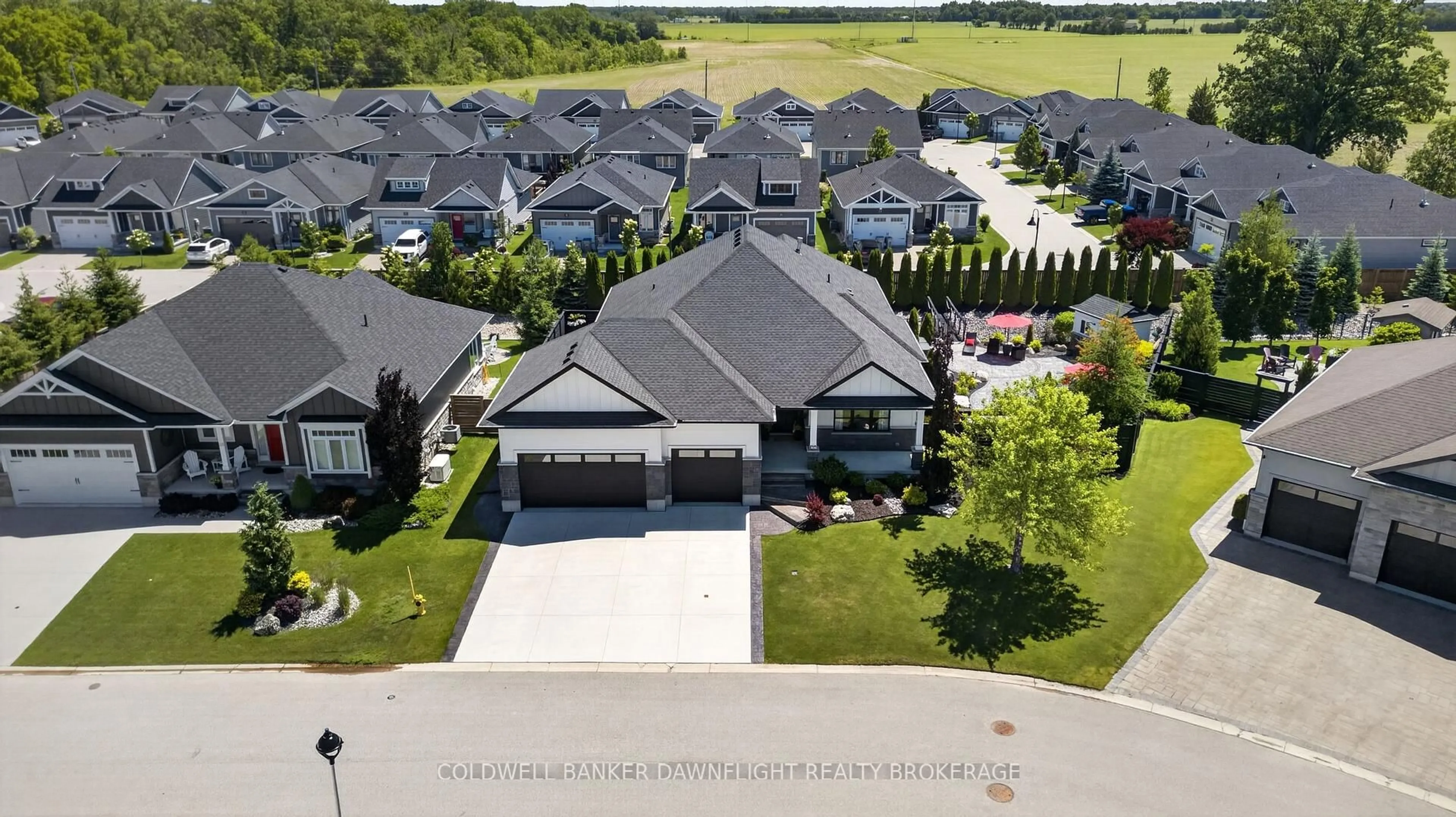 A pic from outside/outdoor area/front of a property/back of a property/a pic from drone, street for 36 Erin Pl, Lambton Shores Ontario N0M 1T0