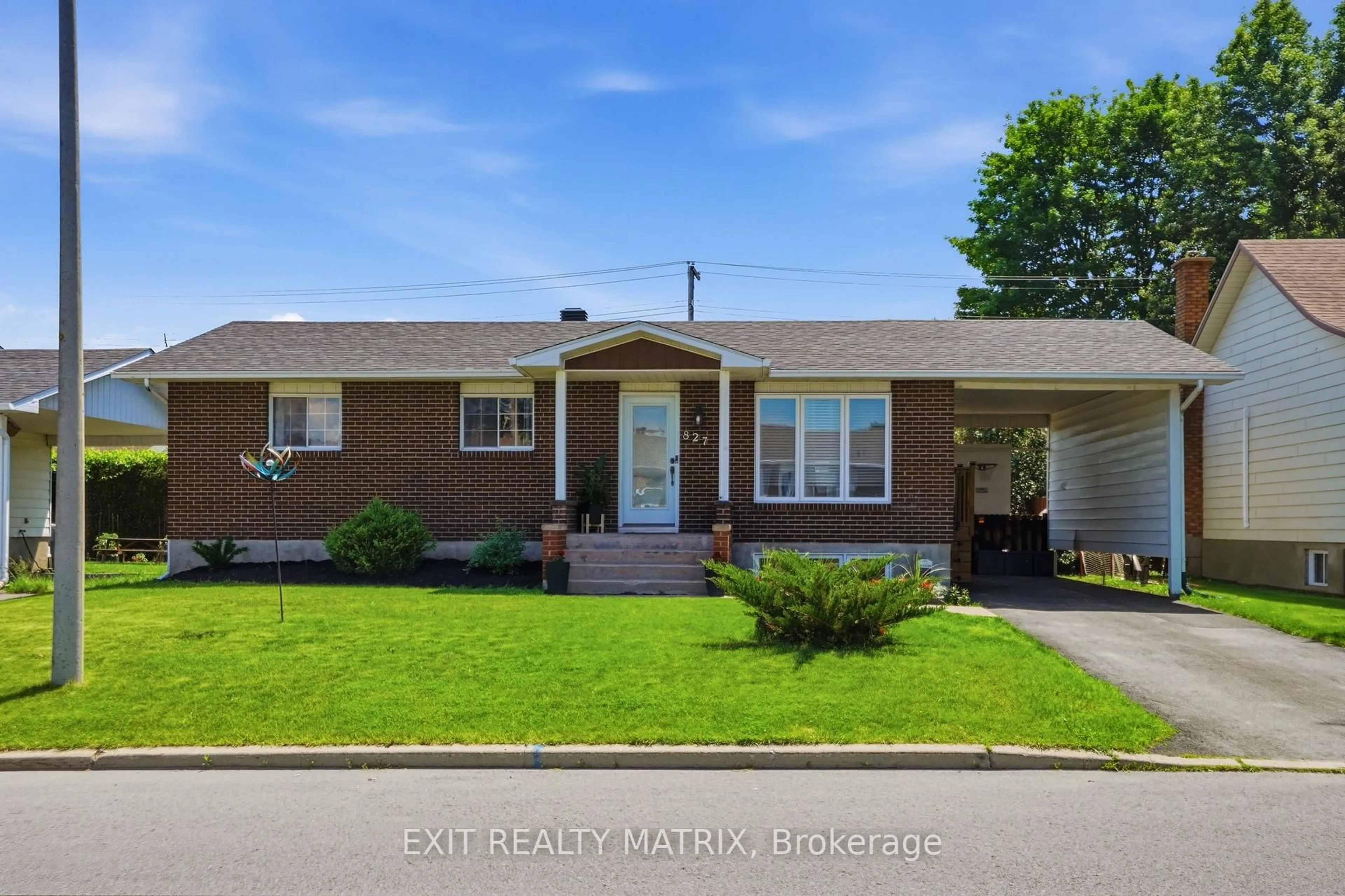 Home with brick exterior material, street for 827 Edmond St, Hawkesbury Ontario K6A 3C6