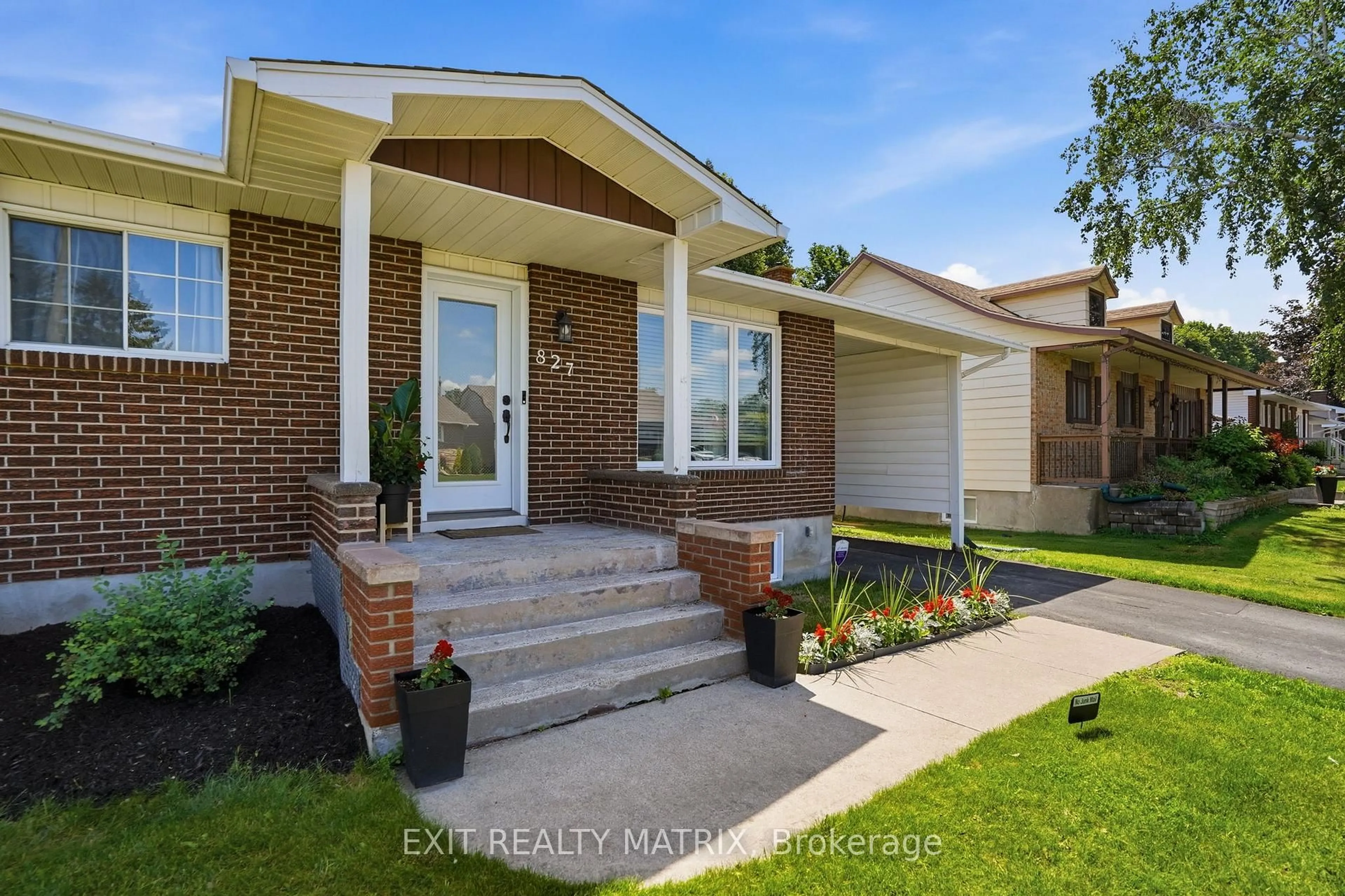 Home with brick exterior material, street for 827 Edmond St, Hawkesbury Ontario K6A 3C6