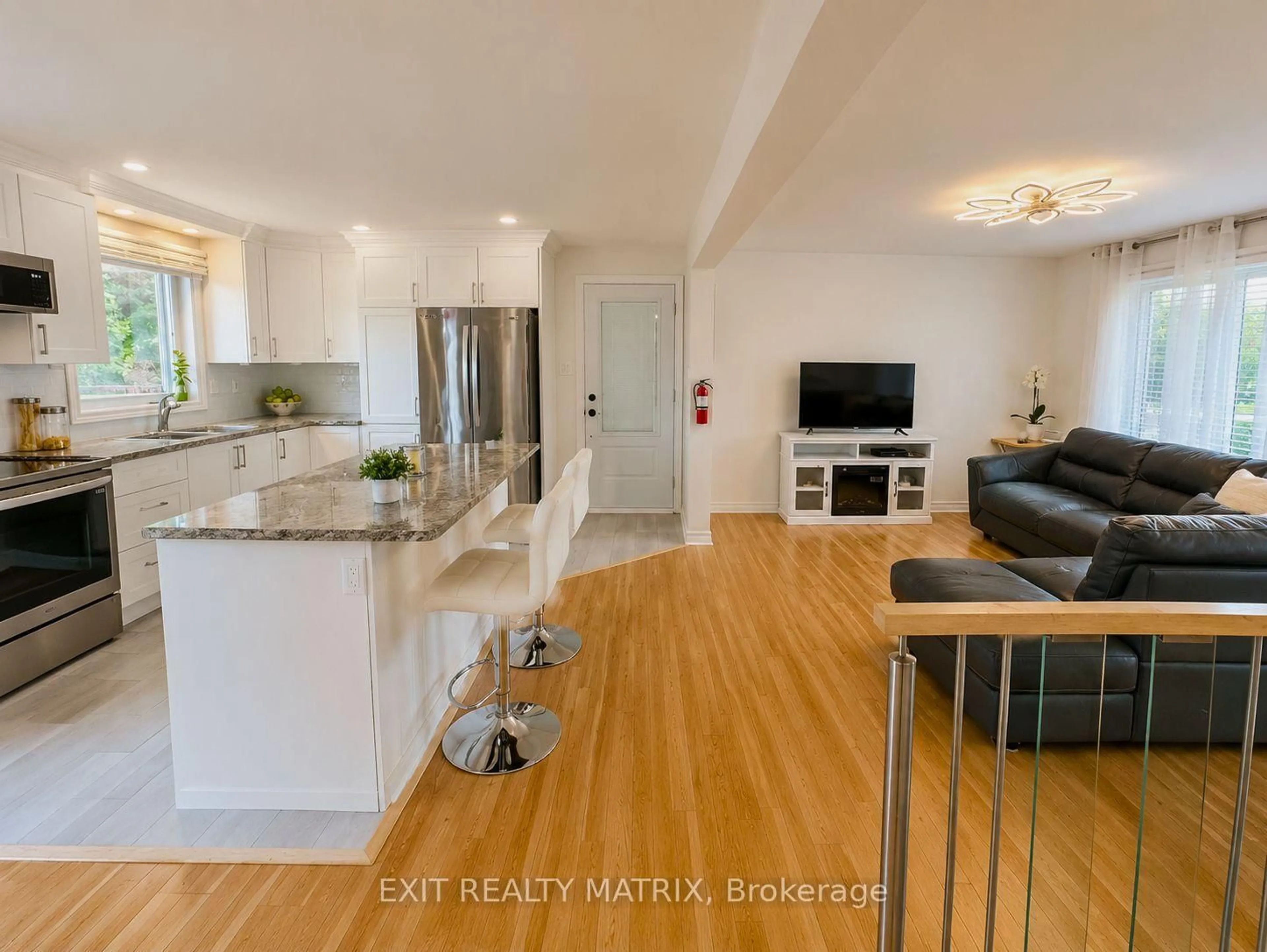 Open concept kitchen, unknown for 827 Edmond St, Hawkesbury Ontario K6A 3C6