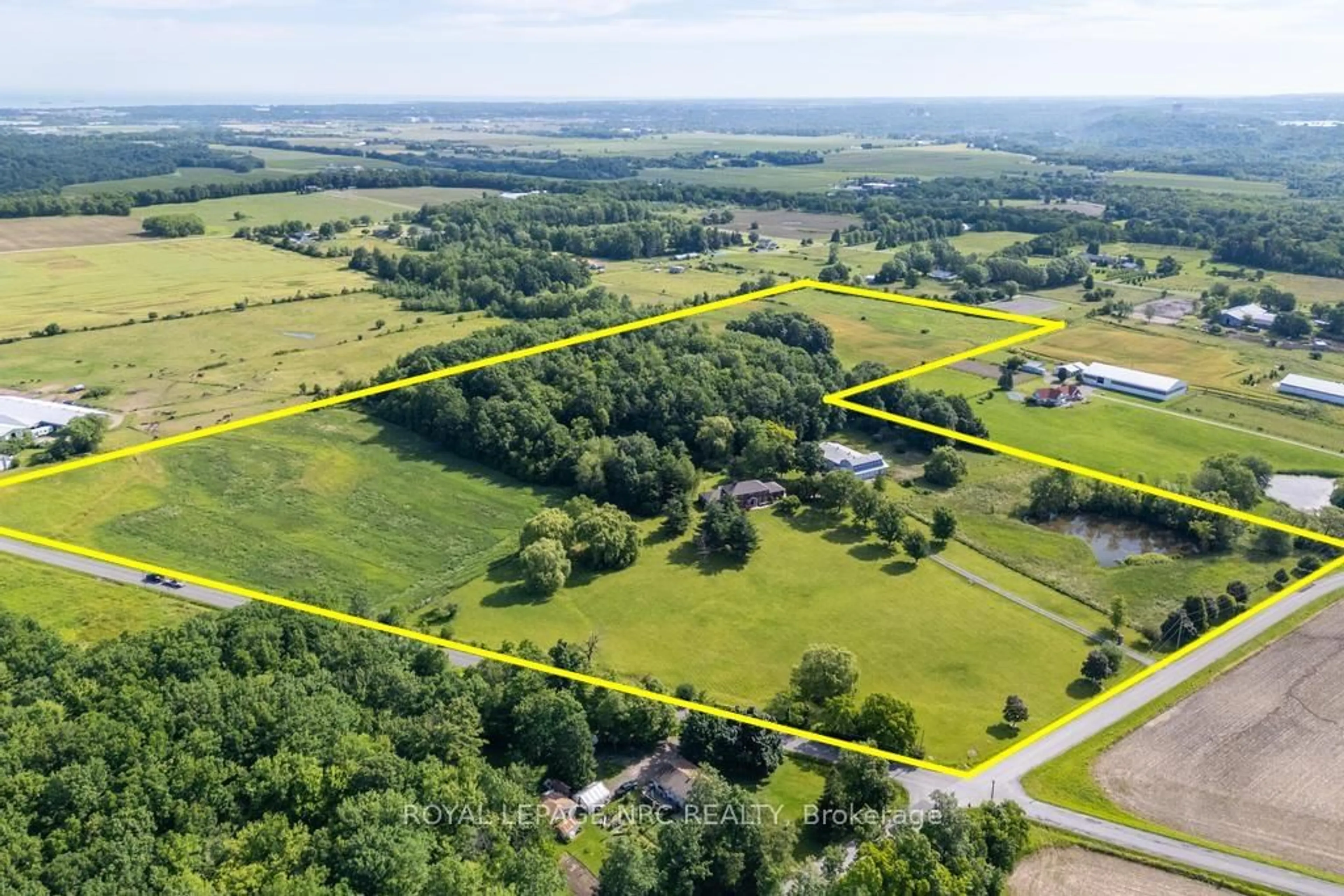 A pic from outside/outdoor area/front of a property/back of a property/a pic from drone, unknown for 295 Sawmill Rd, Pelham Ontario L2R 6P7