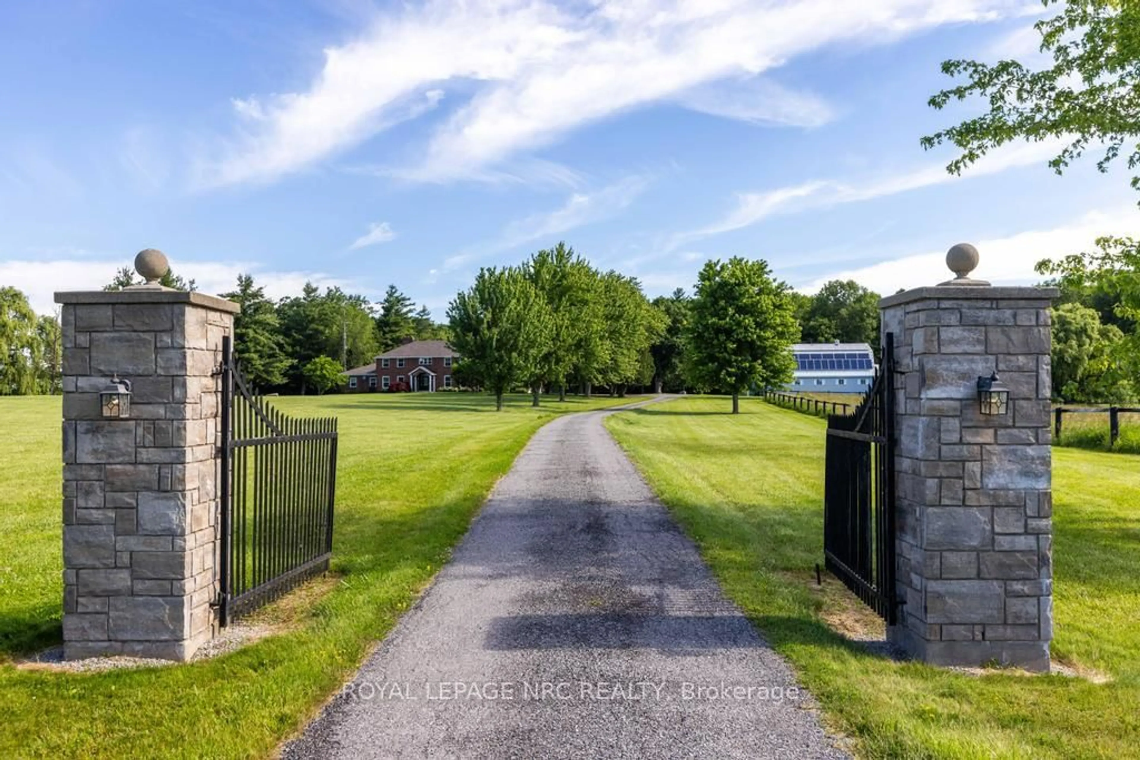 A pic from outside/outdoor area/front of a property/back of a property/a pic from drone, unknown for 295 Sawmill Rd, Pelham Ontario L2R 6P7