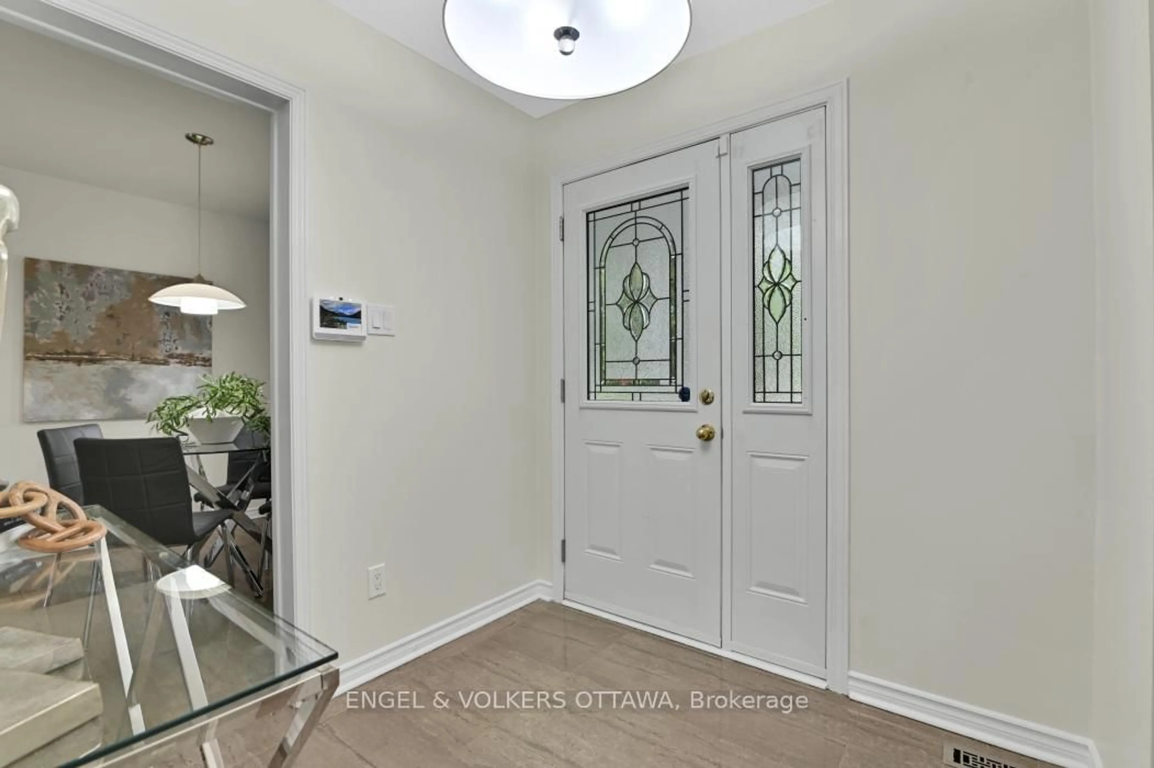 Indoor entryway for 3557 Trappers Rd, Ottawa Ontario K1T 2R1