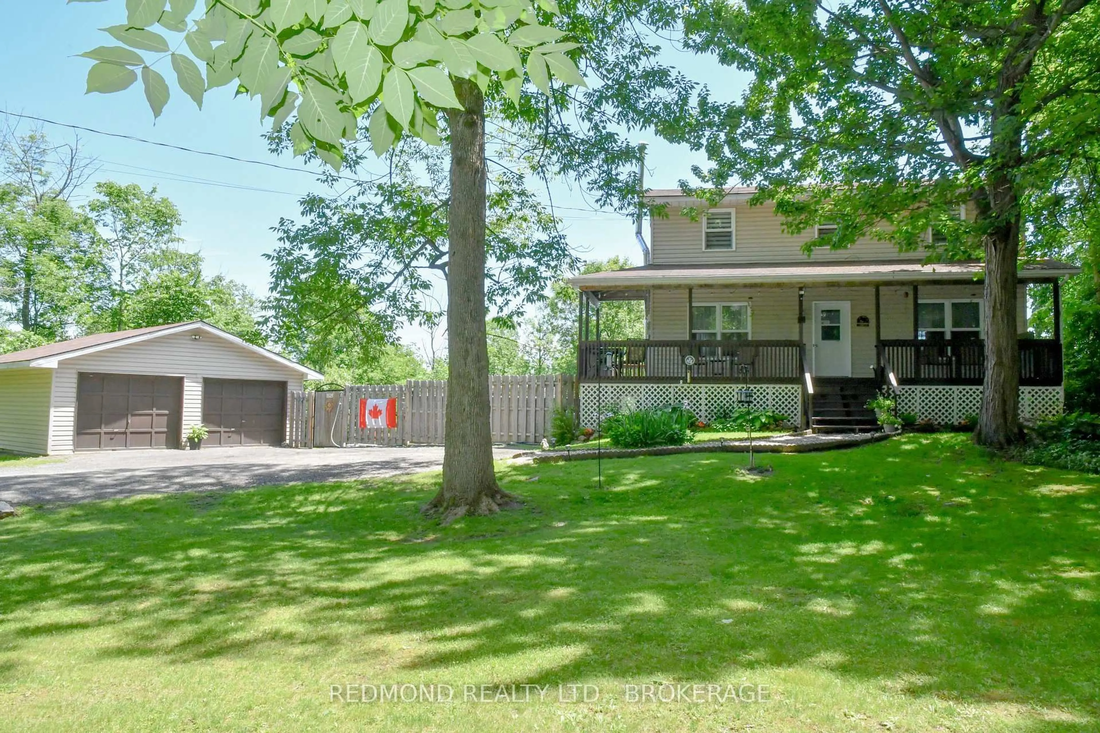 A pic from outside/outdoor area/front of a property/back of a property/a pic from drone, street for 435 County 2 Rd, Front of Leeds & Seeleys Bay Ontario K7G 2V4