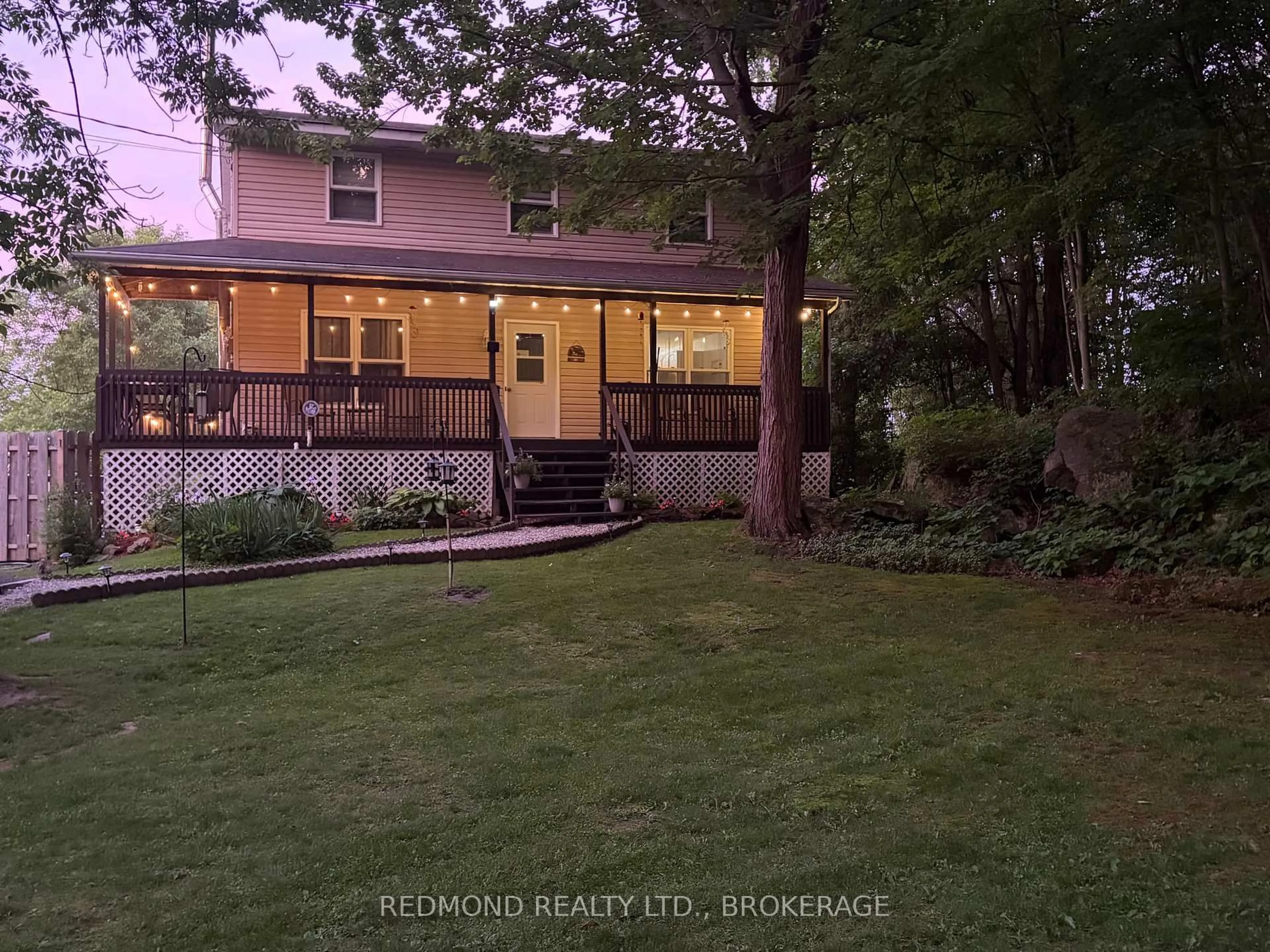 A pic from outside/outdoor area/front of a property/back of a property/a pic from drone, street for 435 County 2 Rd, Front of Leeds & Seeleys Bay Ontario K7G 2V4