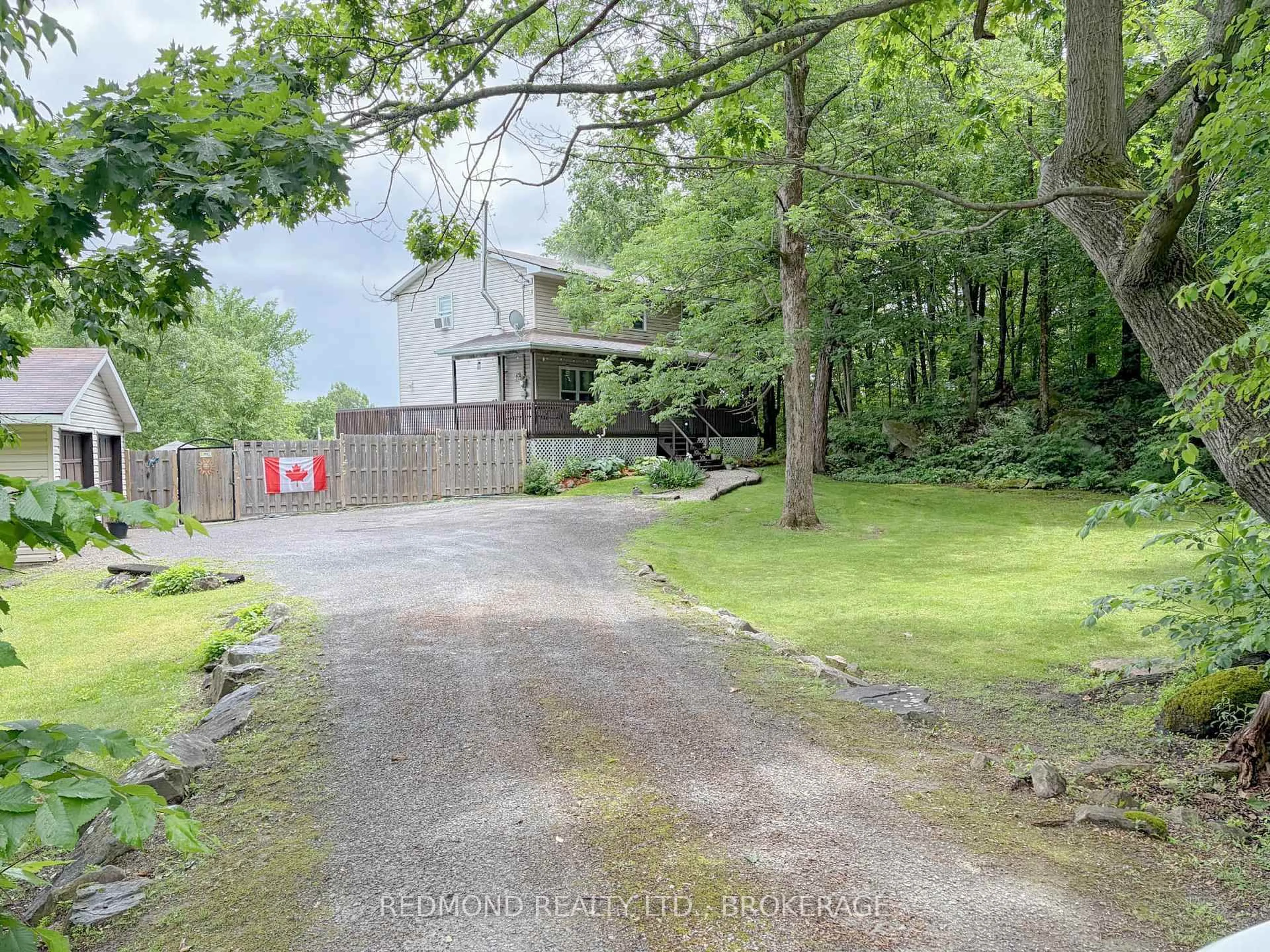 A pic from outside/outdoor area/front of a property/back of a property/a pic from drone, unknown for 435 County 2 Rd, Front of Leeds & Seeleys Bay Ontario K7G 2V4