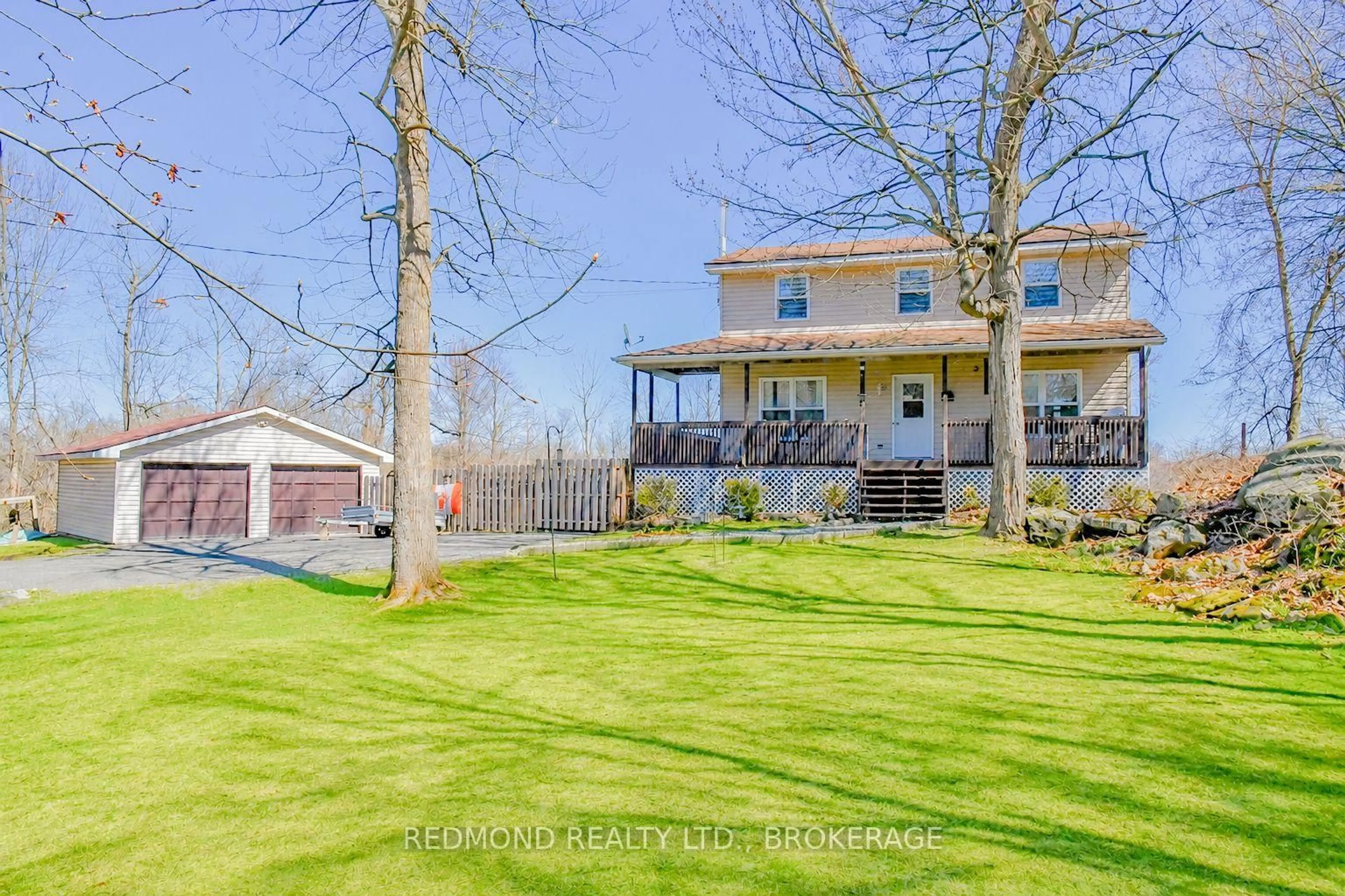 A pic from outside/outdoor area/front of a property/back of a property/a pic from drone, water/lake/river/ocean view for 435 County 2 Rd, Front of Leeds & Seeleys Bay Ontario K7G 2V4