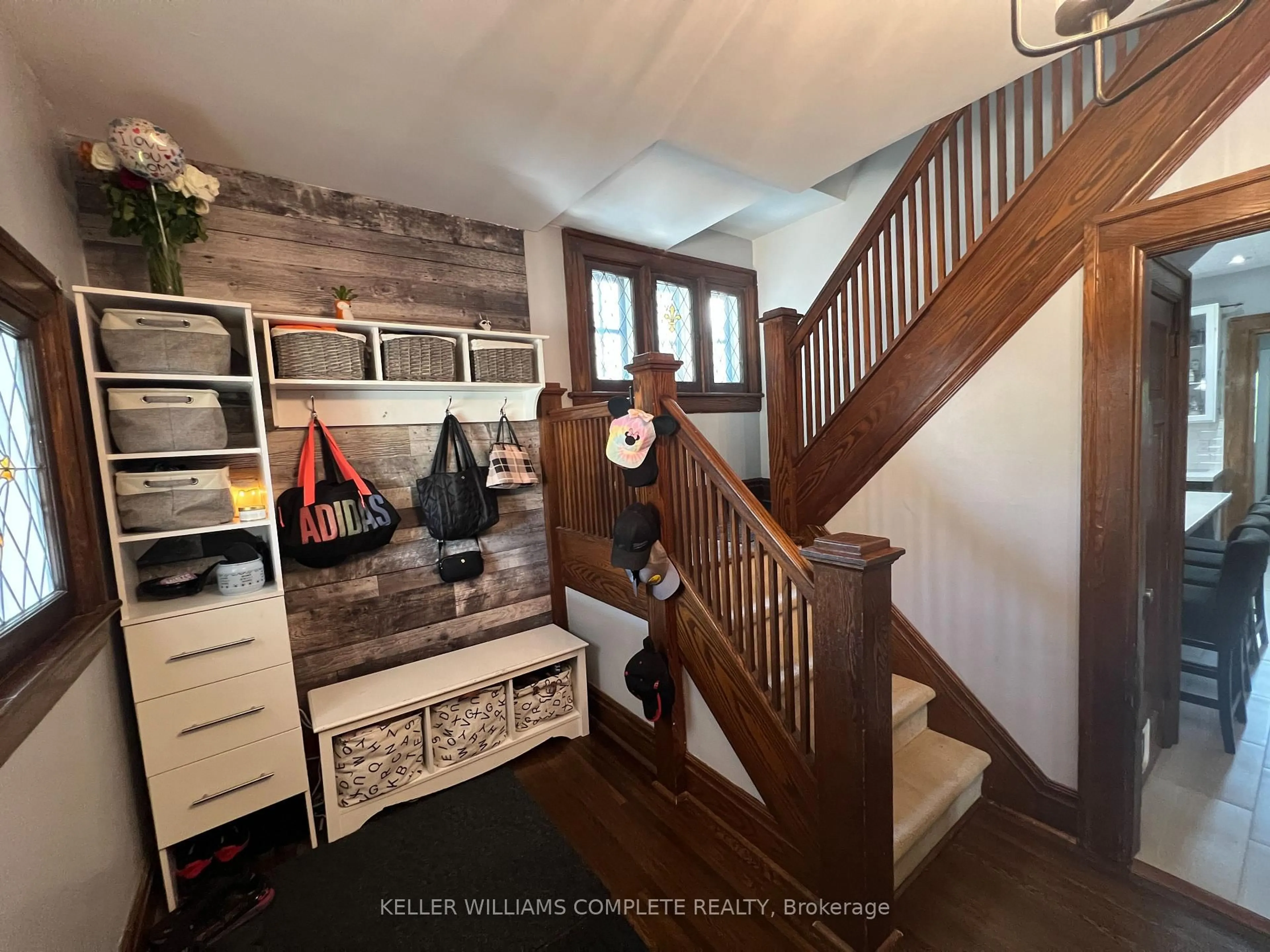 Indoor entryway for 5285 STUART Ave, Niagara Falls Ontario L2E 4M9