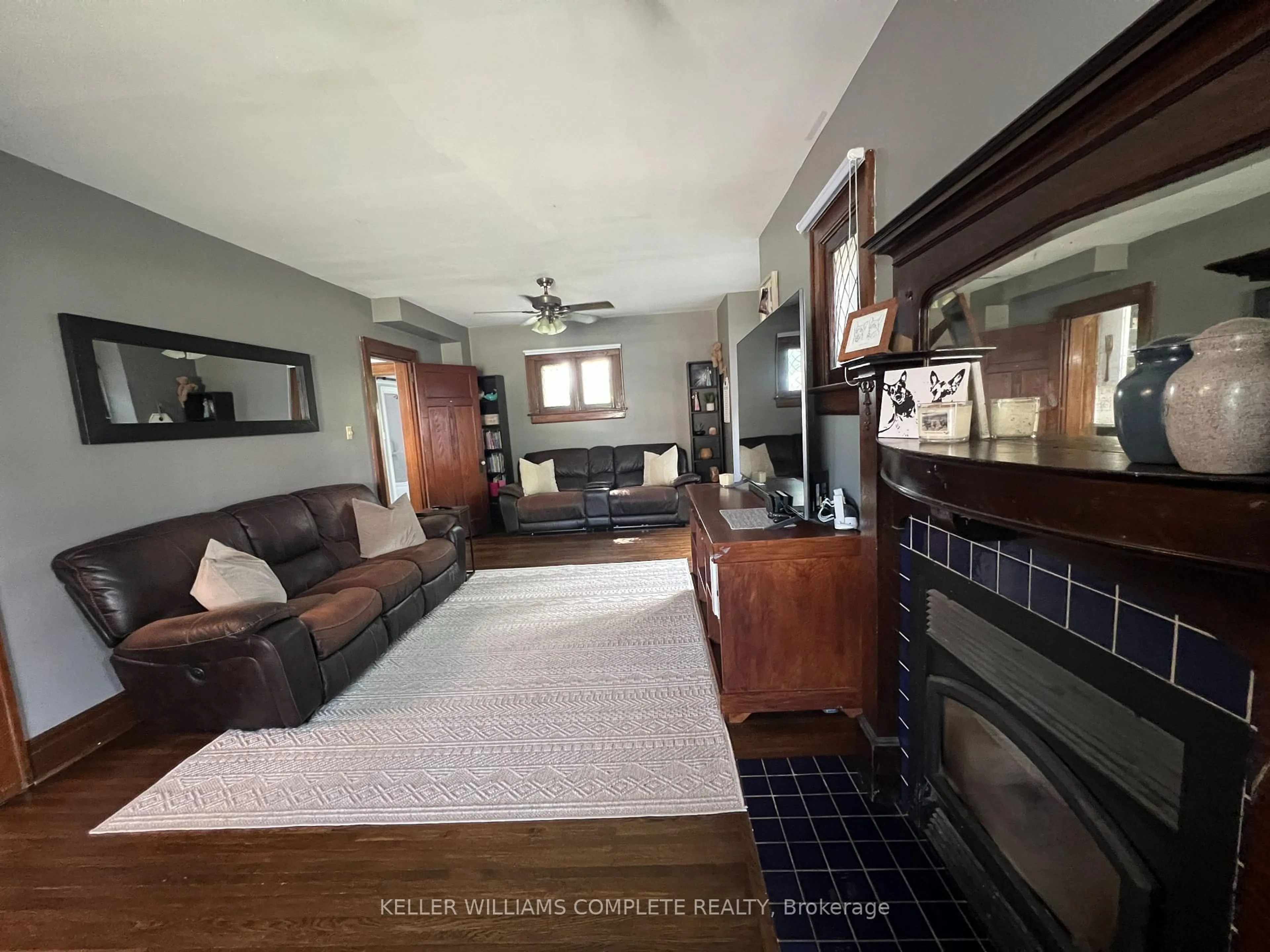 Living room with furniture, unknown for 5285 STUART Ave, Niagara Falls Ontario L2E 4M9