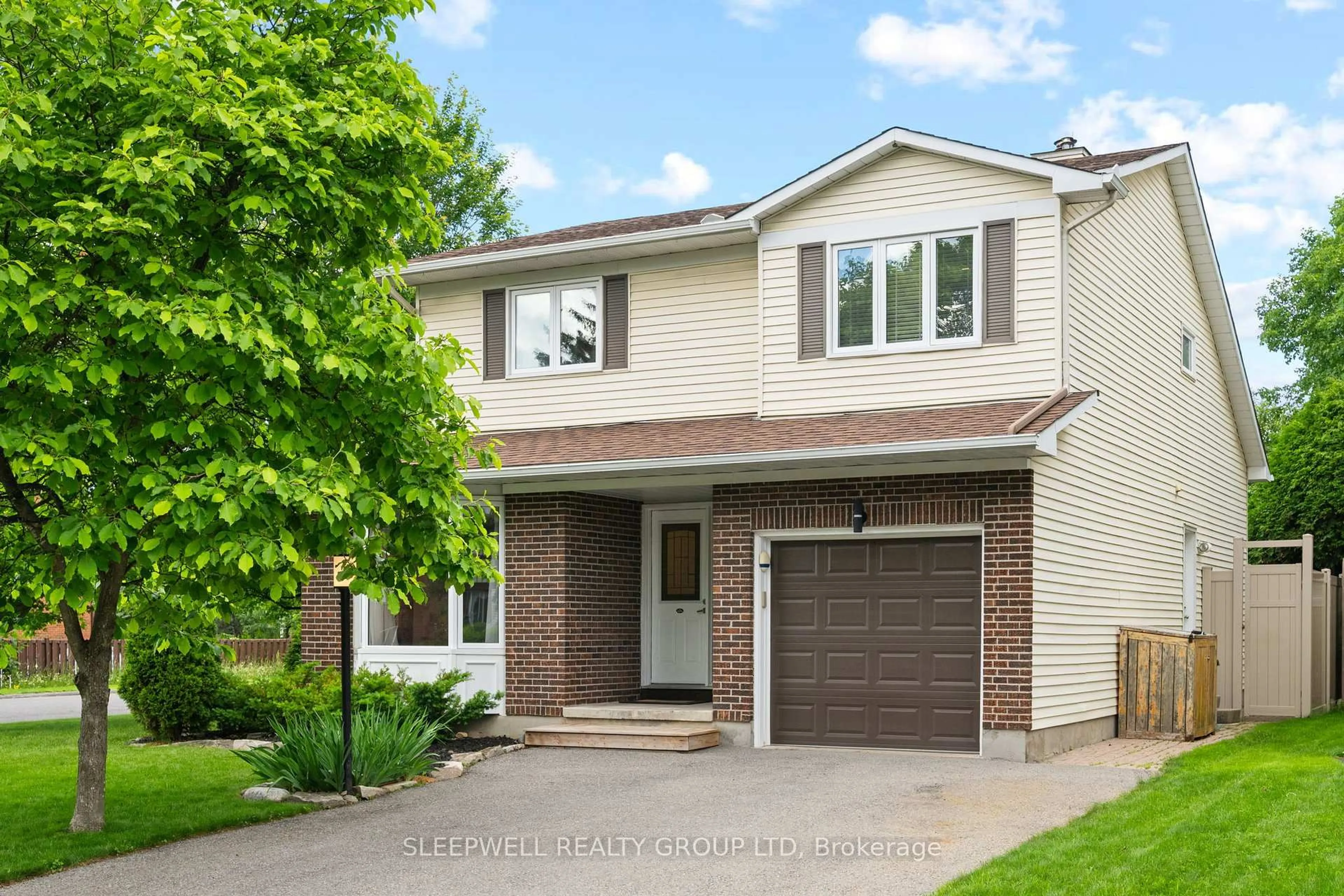 Home with brick exterior material, street for 66 Parsons Ridge Rd, Kanata Ontario K2L 2X4