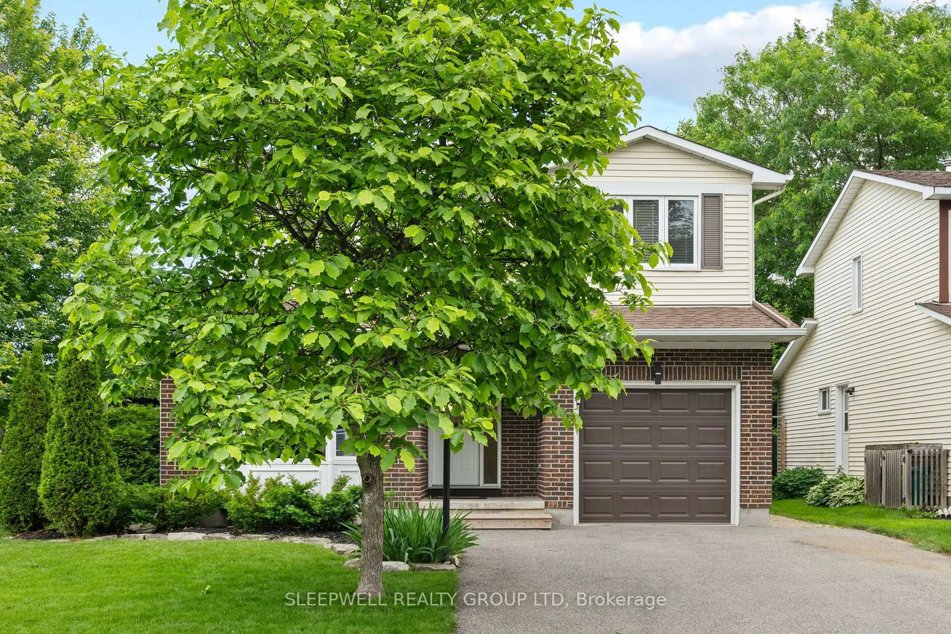 Home with brick exterior material, street for 66 Parsons Ridge Rd, Kanata Ontario K2L 2X4