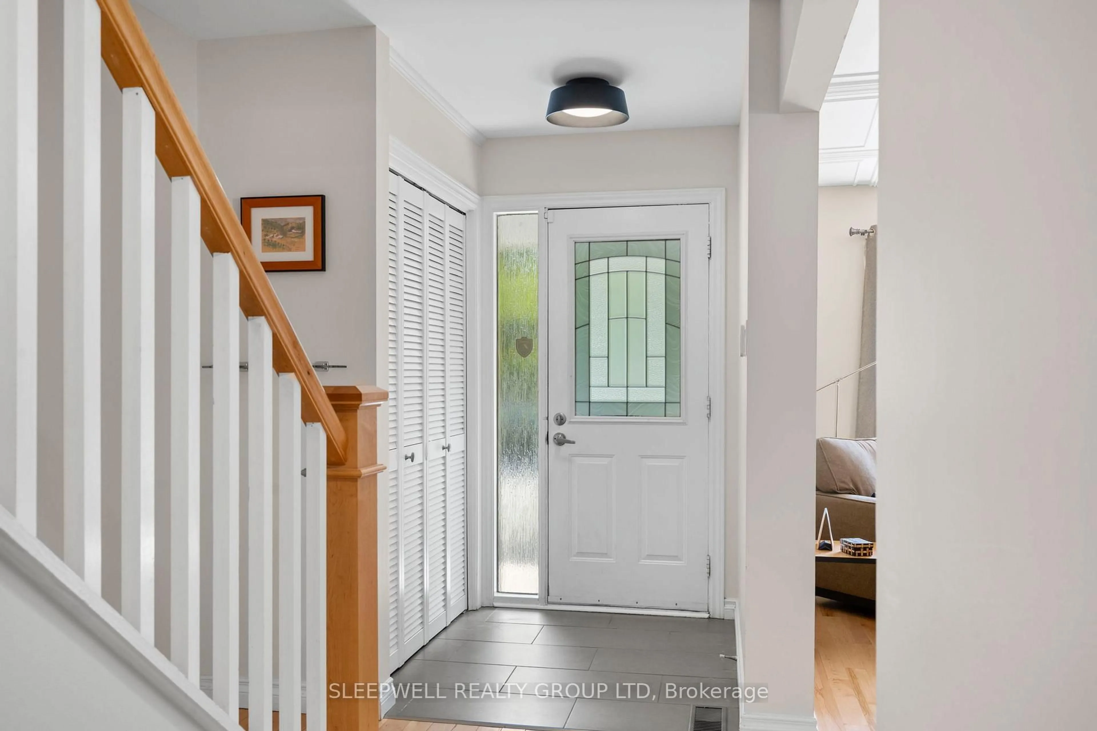Indoor entryway for 66 Parsons Ridge Rd, Kanata Ontario K2L 2X4