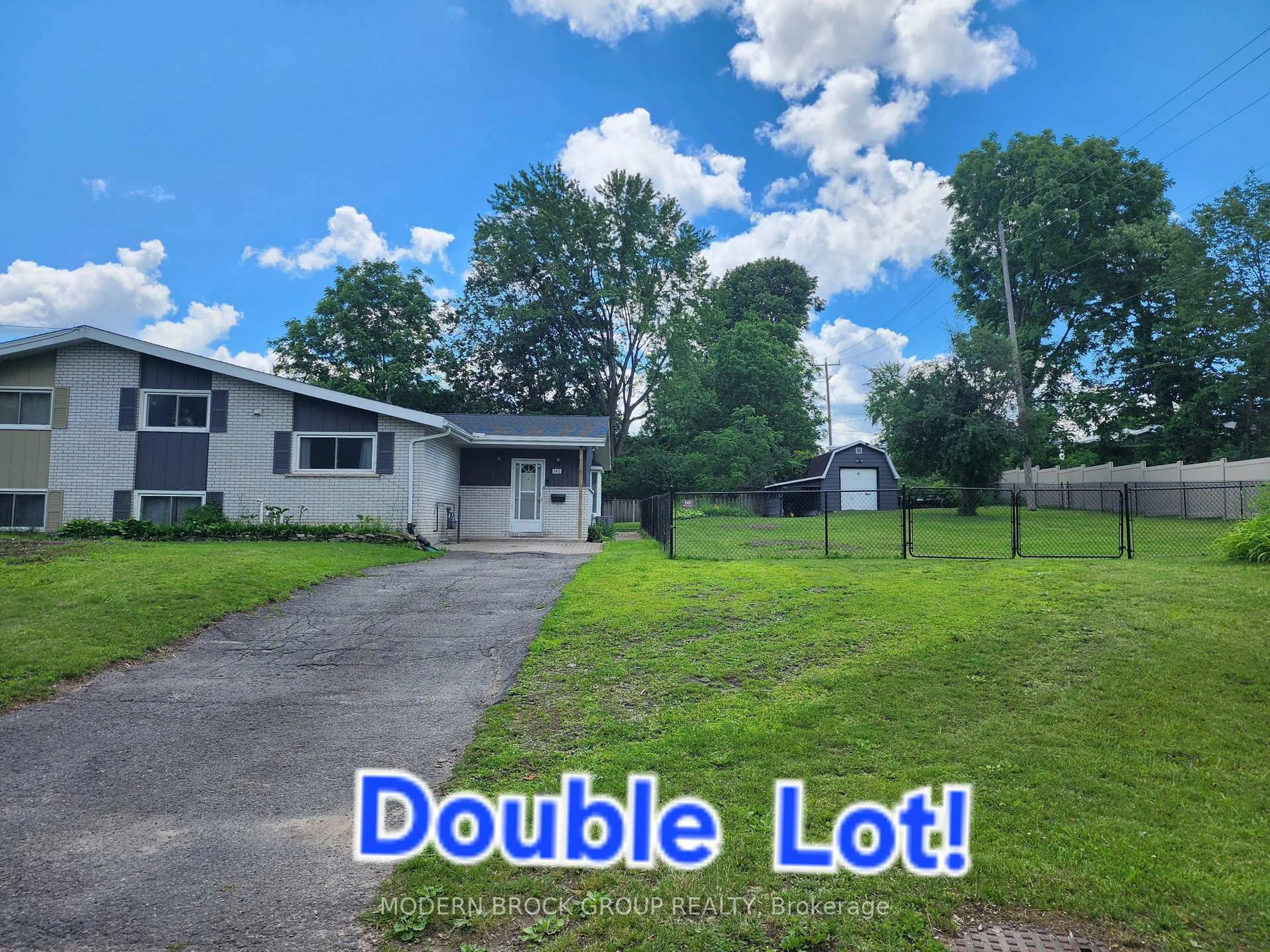 A pic from outside/outdoor area/front of a property/back of a property/a pic from drone, street for 345 Pearl St, Brockville Ontario K6V 4E4