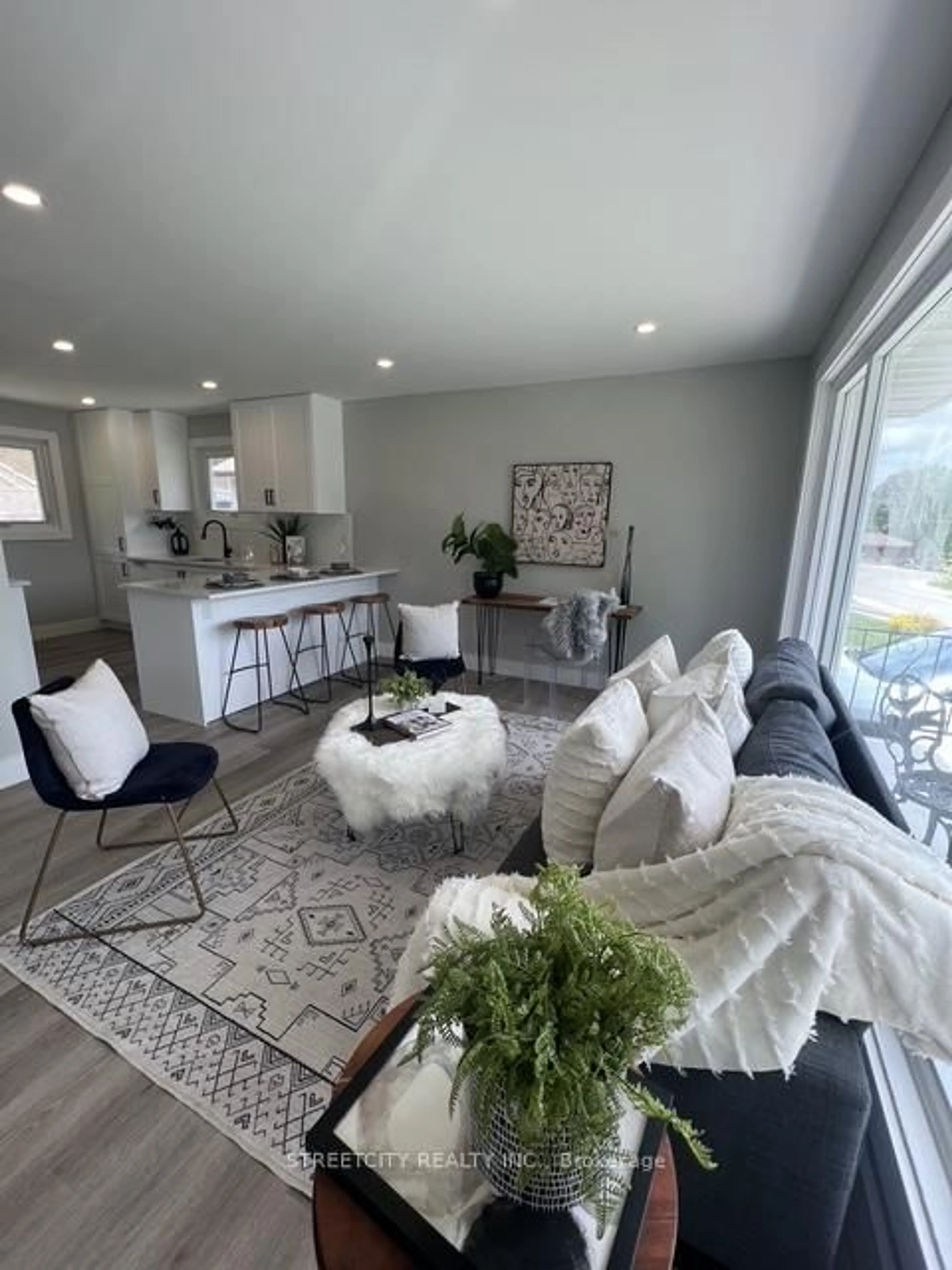 Living room with furniture, unknown for 268 Bernard St, Woodstock Ontario N4S 2V2