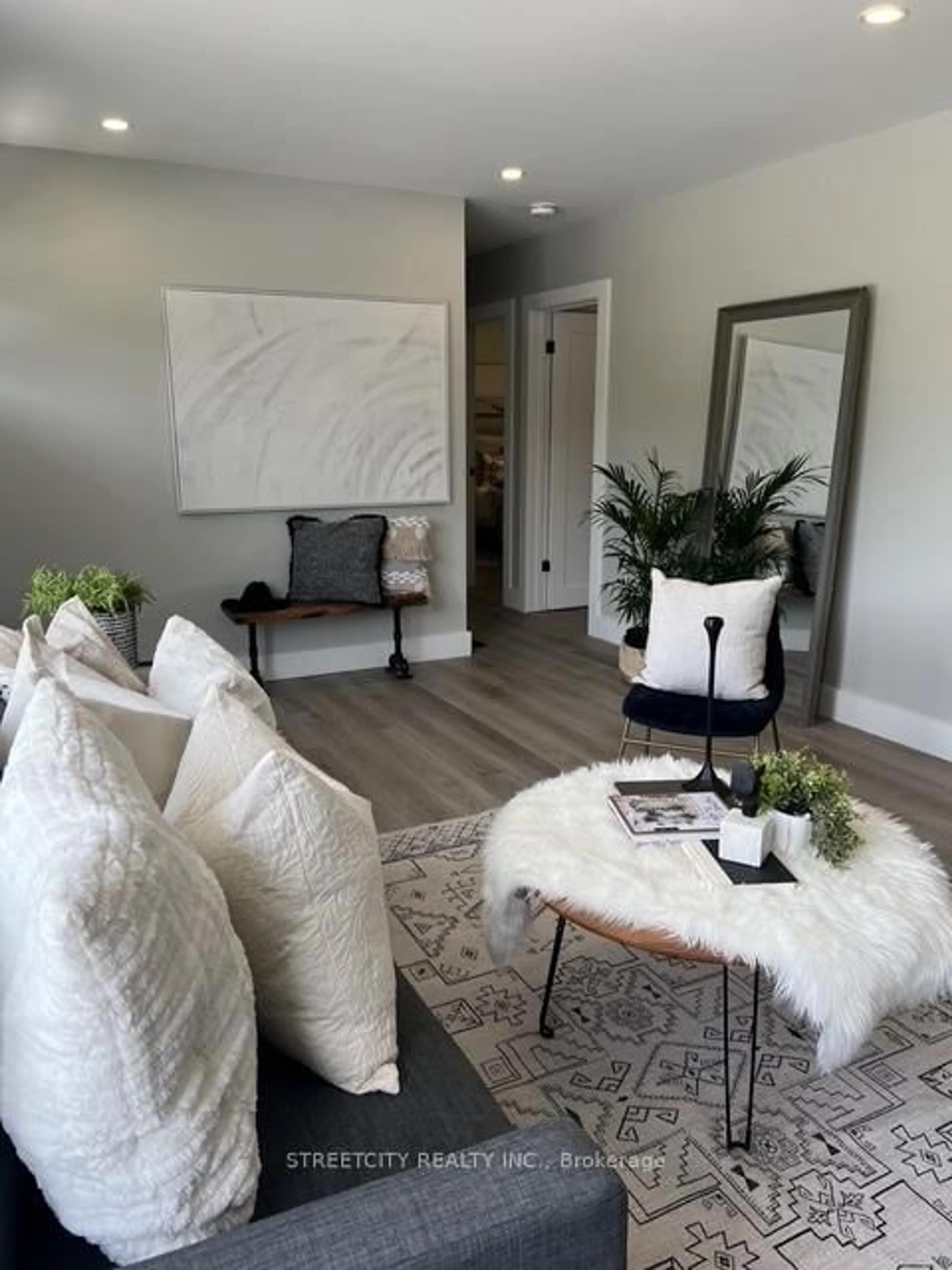 Living room with furniture, unknown for 268 Bernard St, Woodstock Ontario N4S 2V2