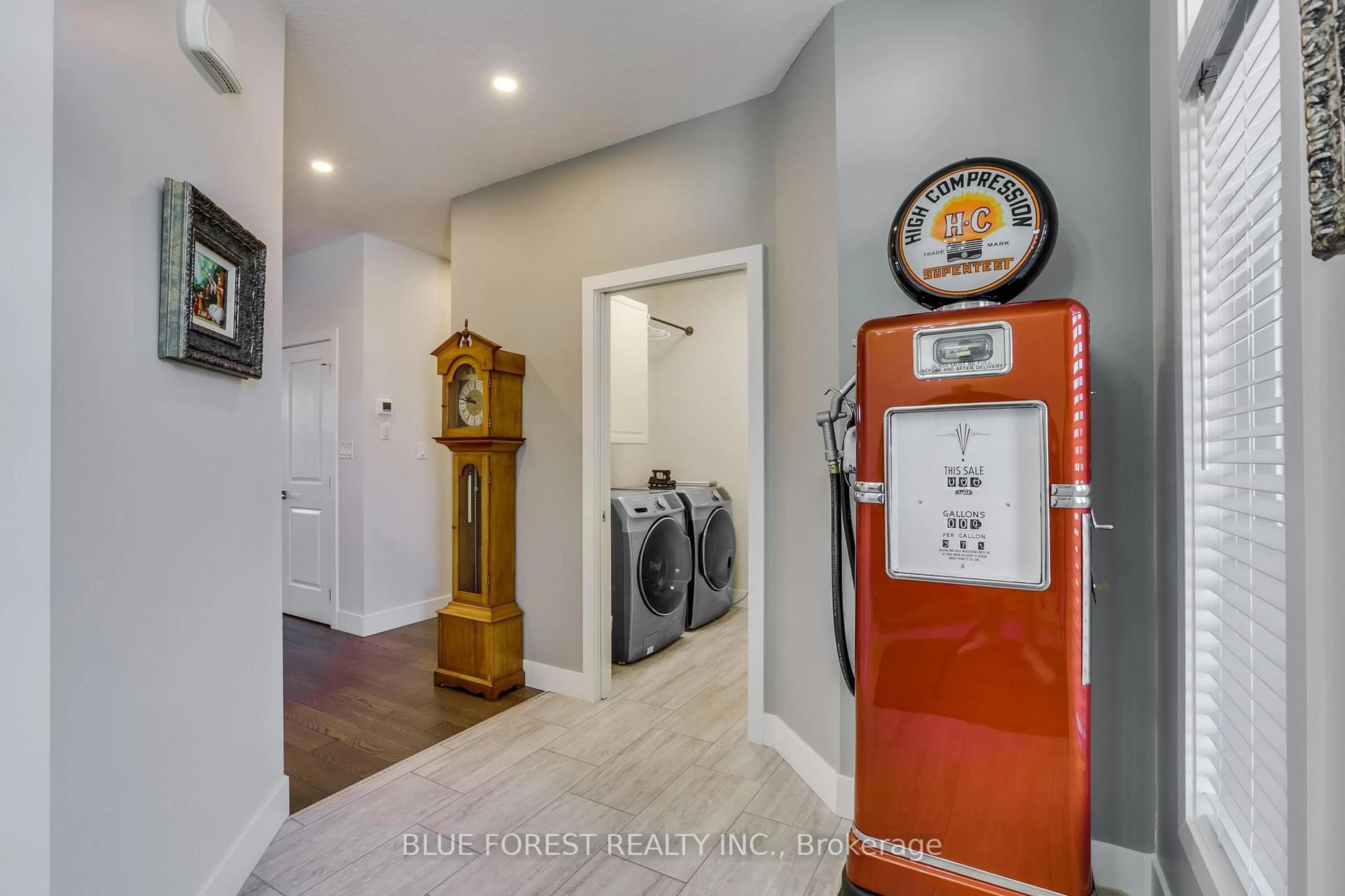 Indoor entryway for 4700 Hamilton Rd #50, Thames Centre Ontario N0L 1G6