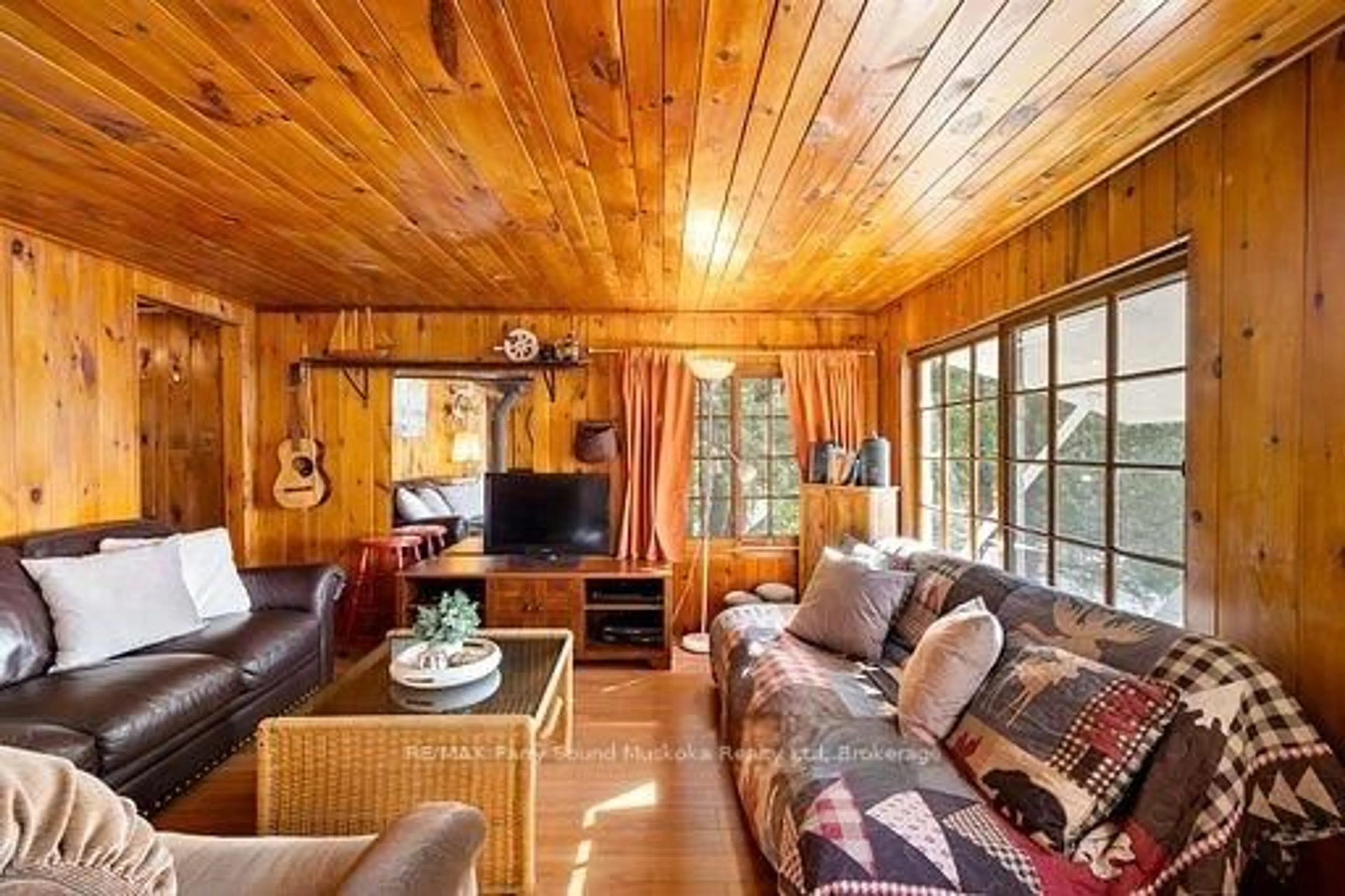 Living room with furniture, wood/laminate floor for 764 EAST BEAR LAKE Rd, McMurrich/Monteith Ontario P0A 1Y0