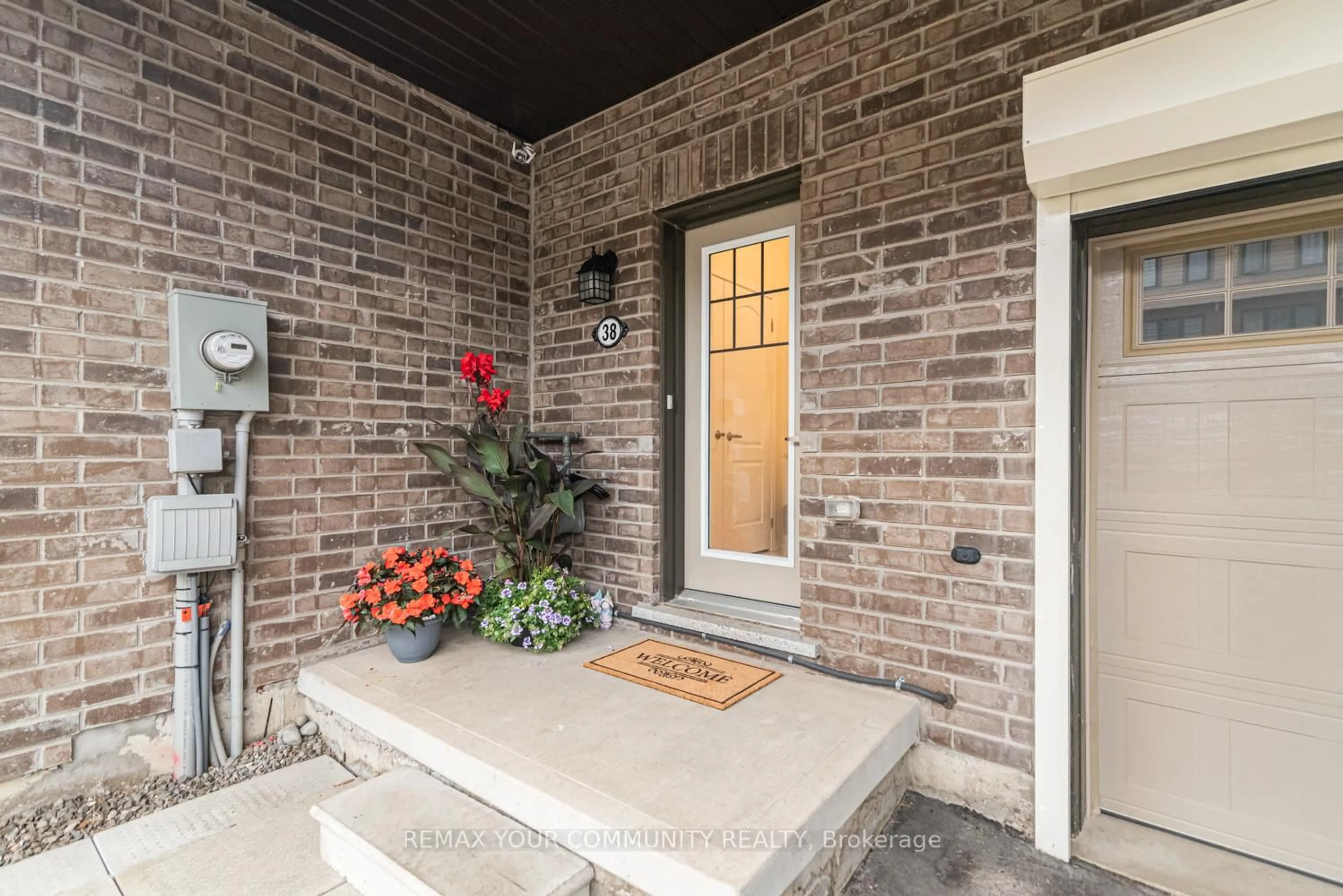 Indoor entryway for 38 Utter Pl, Hamilton Ontario L8J 0K7