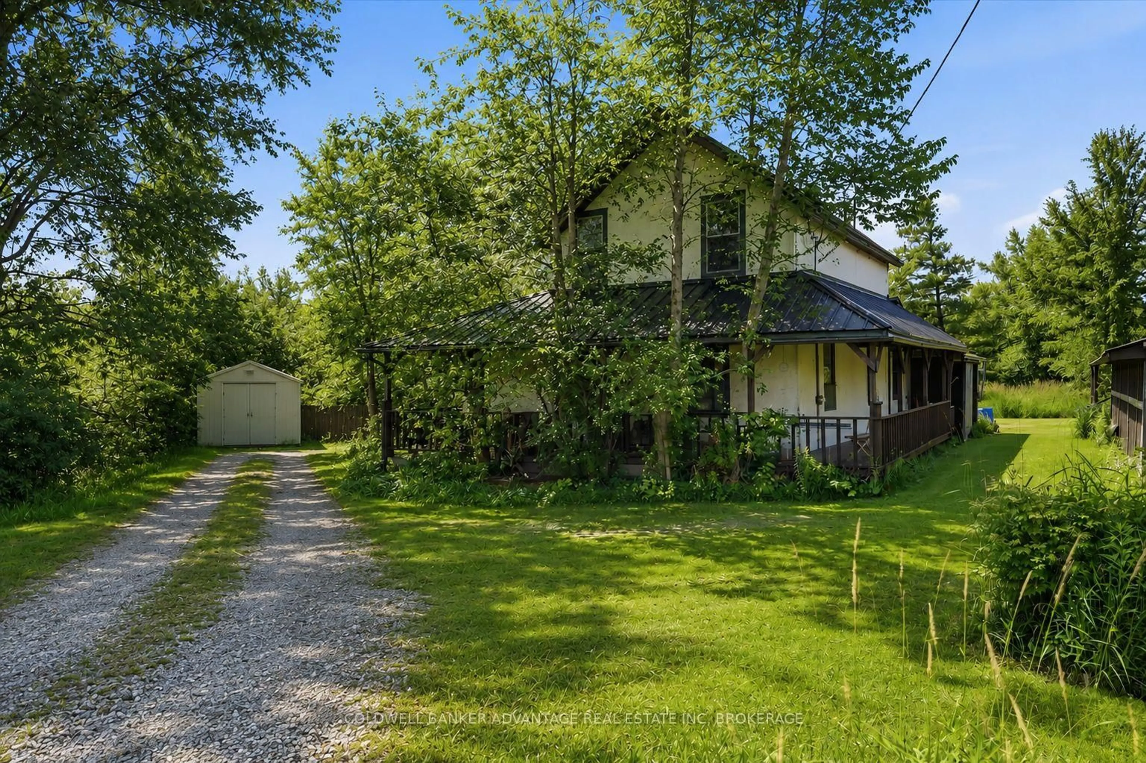 A pic from outside/outdoor area/front of a property/back of a property/a pic from drone, street for 505 Netherby Rd, Welland Ontario L3B 5N7