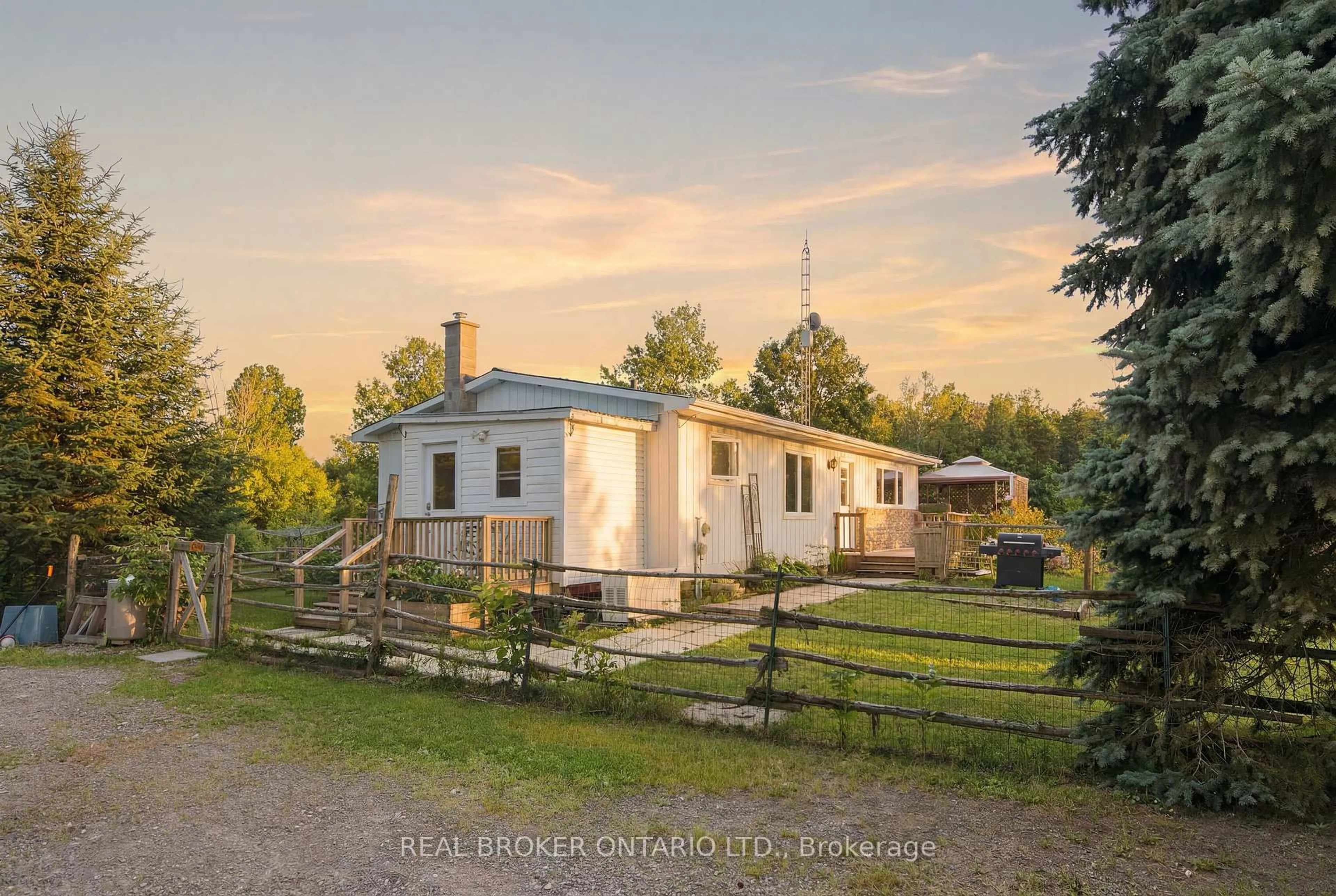 A pic from outside/outdoor area/front of a property/back of a property/a pic from drone, building for 206 Weedmark Rd, Merrickville-Wolford Ontario K0G 1N0