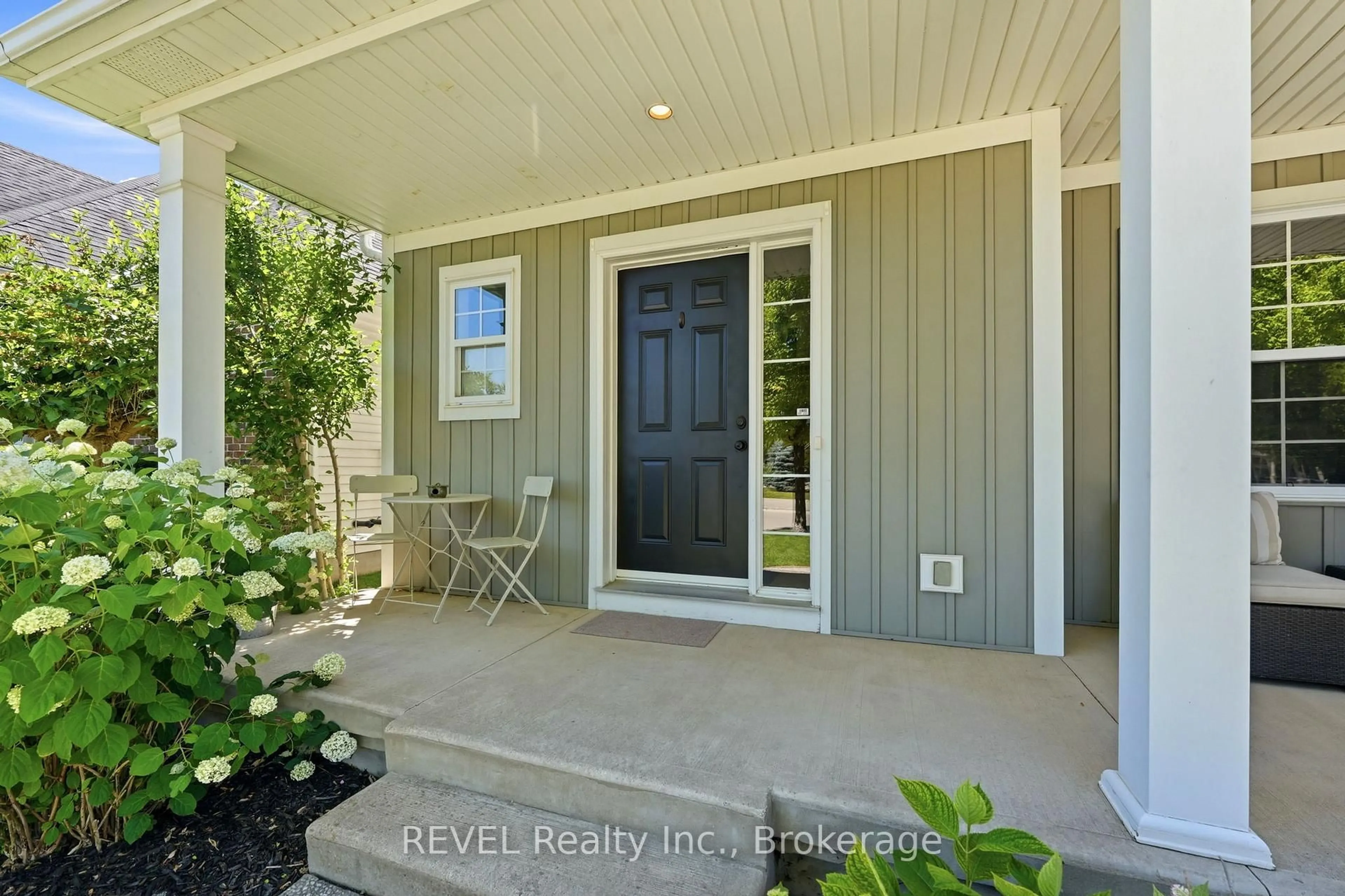 Indoor entryway for 46 Pinot Tr, Niagara-on-the-Lake Ontario L0S 1J0
