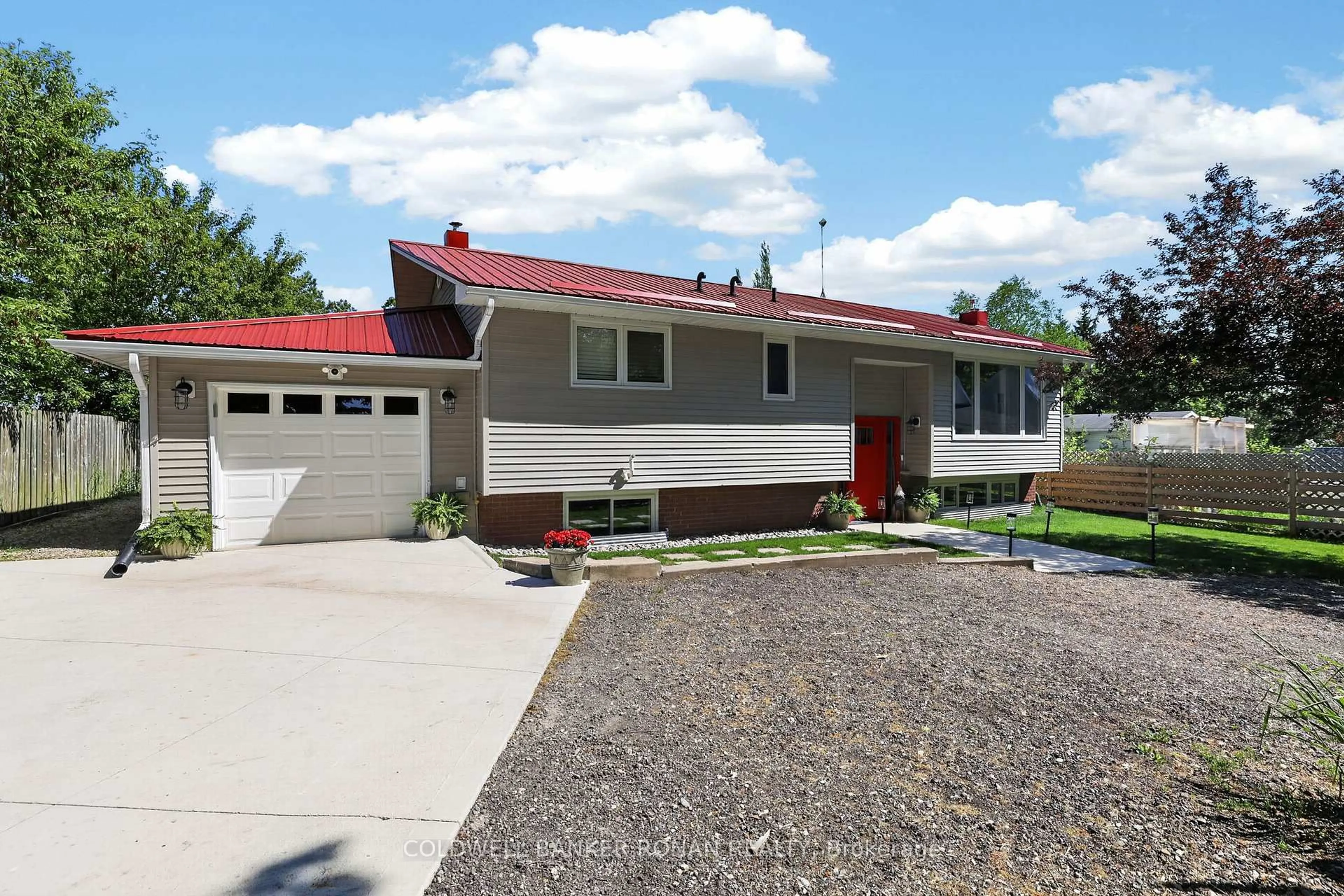 Home with vinyl exterior material, street for 681170 260 Sdrd, Melancthon Ontario L9V 2M8