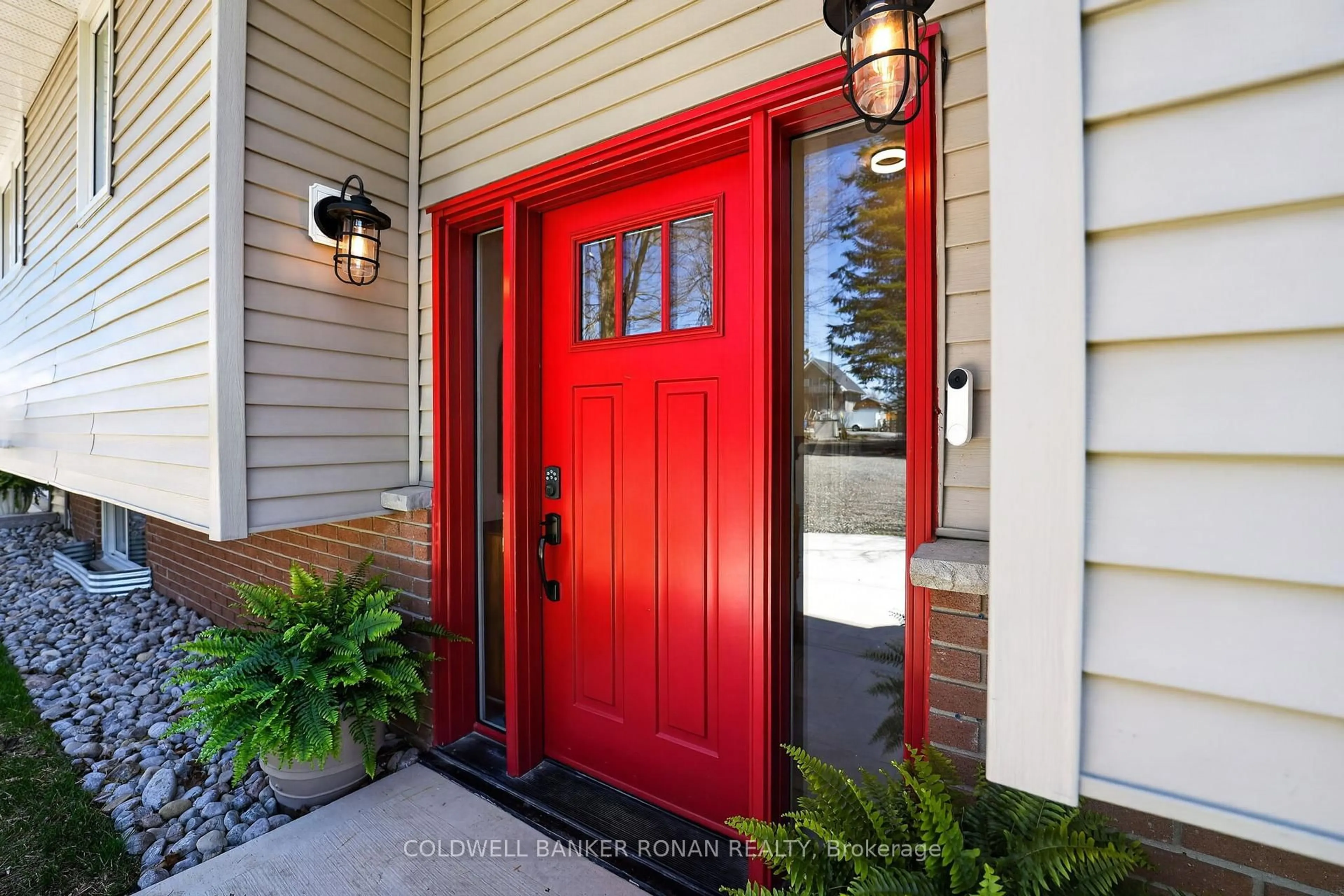 Indoor entryway for 681170 260 Sdrd, Melancthon Ontario L9V 2M8